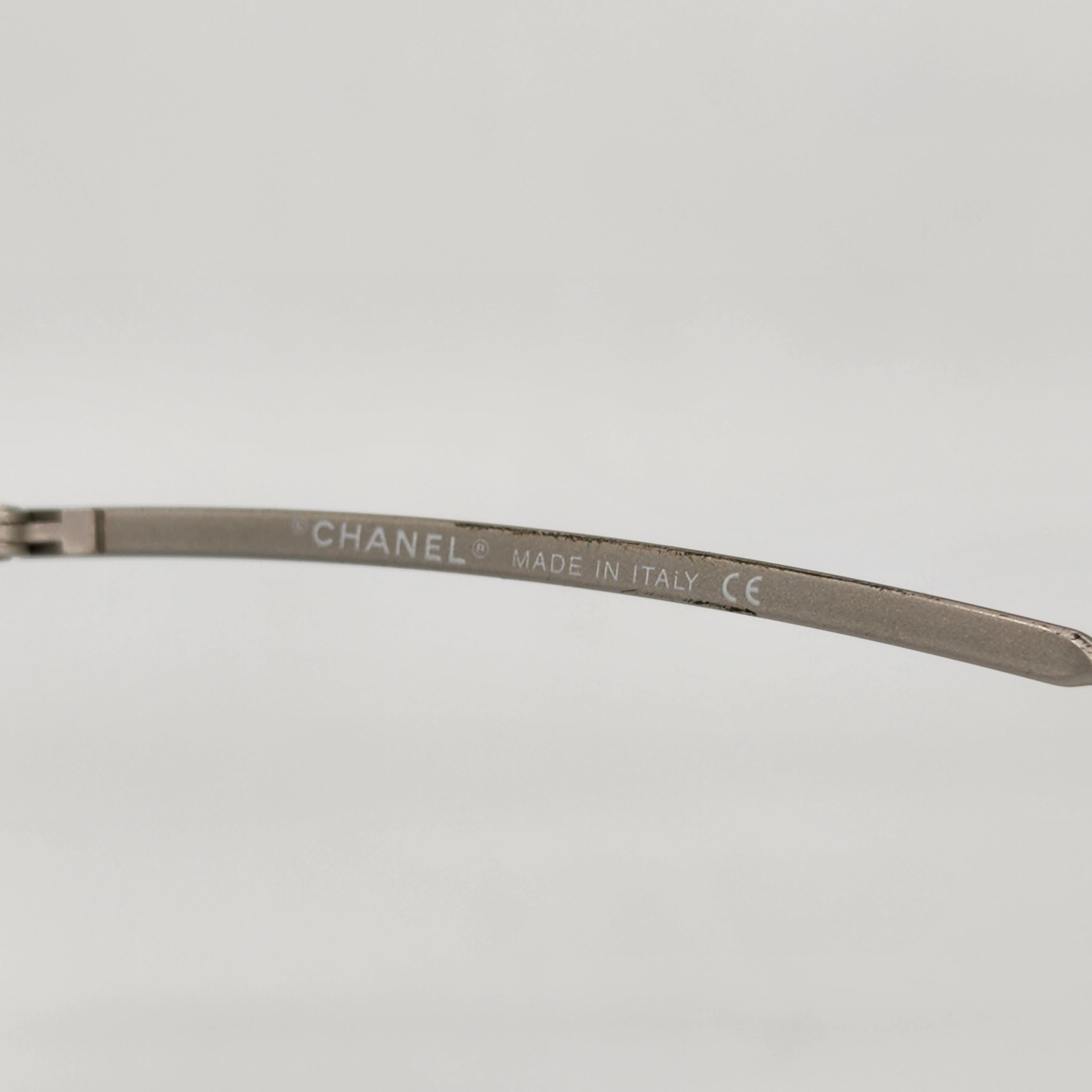 Chanel Chanel - SS00 - 4001 Futuristic Sunglasses Size ONE SIZE - 11 Thumbnail