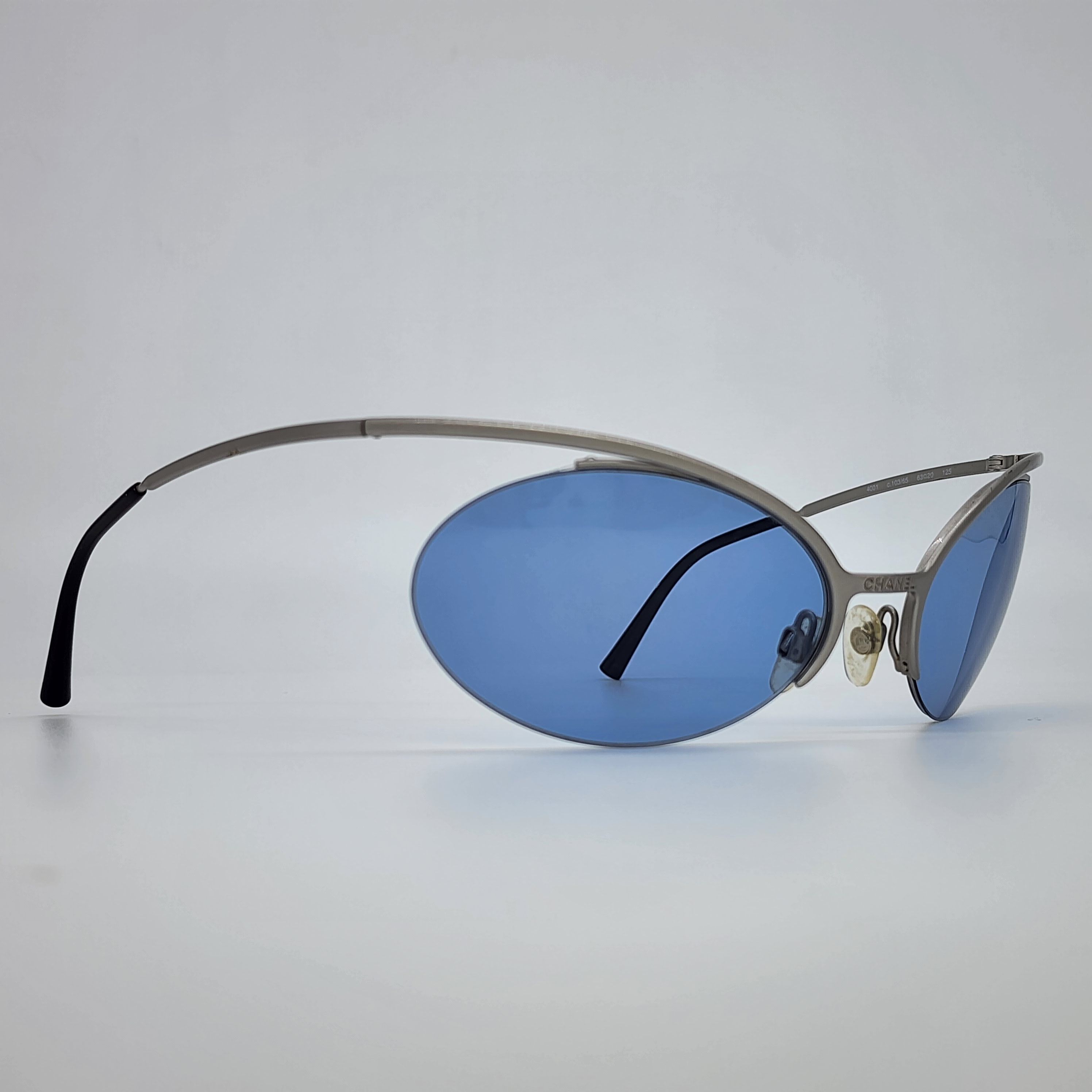 Chanel Chanel - SS00 - 4001 Futuristic Sunglasses Size ONE SIZE - 3 Thumbnail