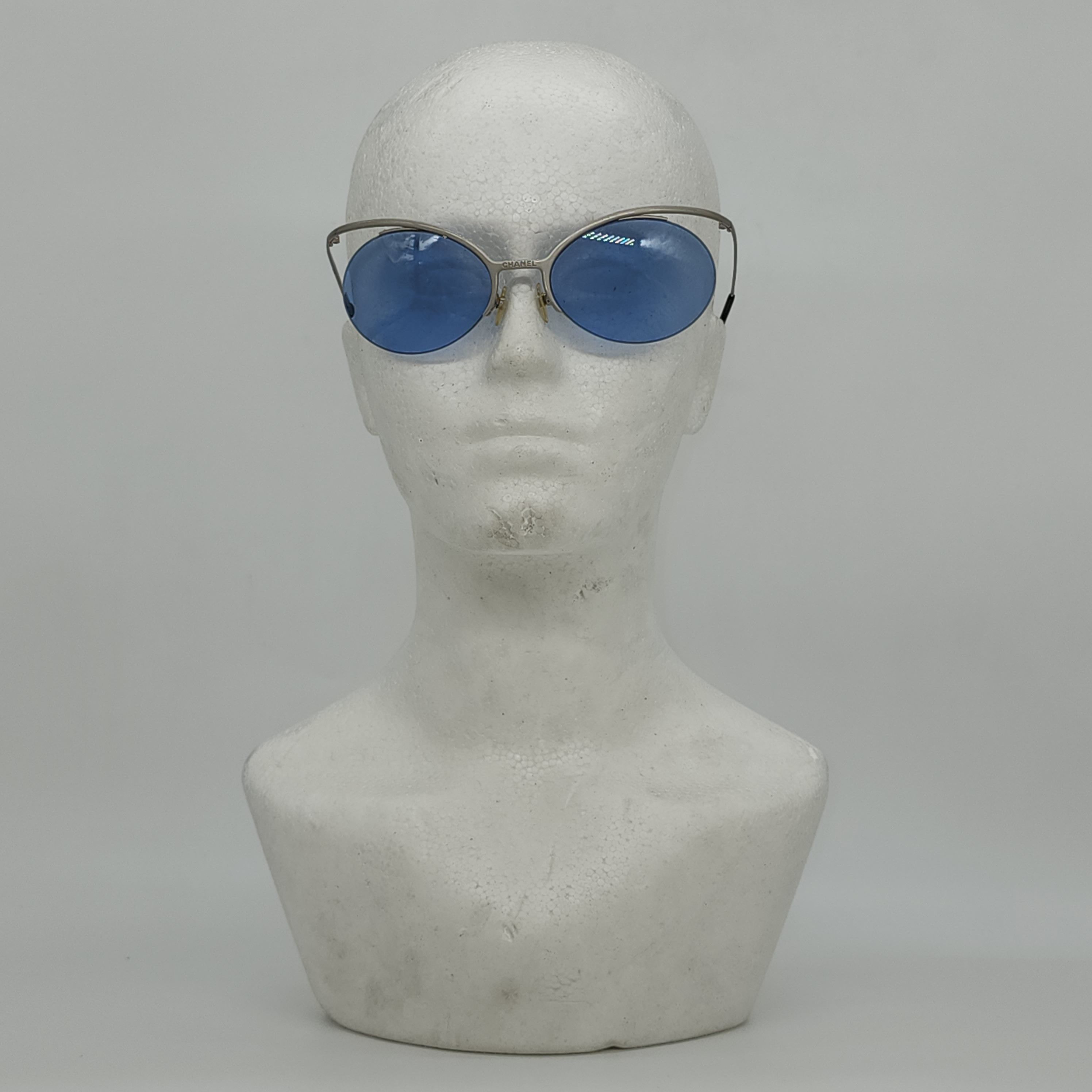 Chanel Chanel - SS00 - 4001 Futuristic Sunglasses Size ONE SIZE - 13 Thumbnail