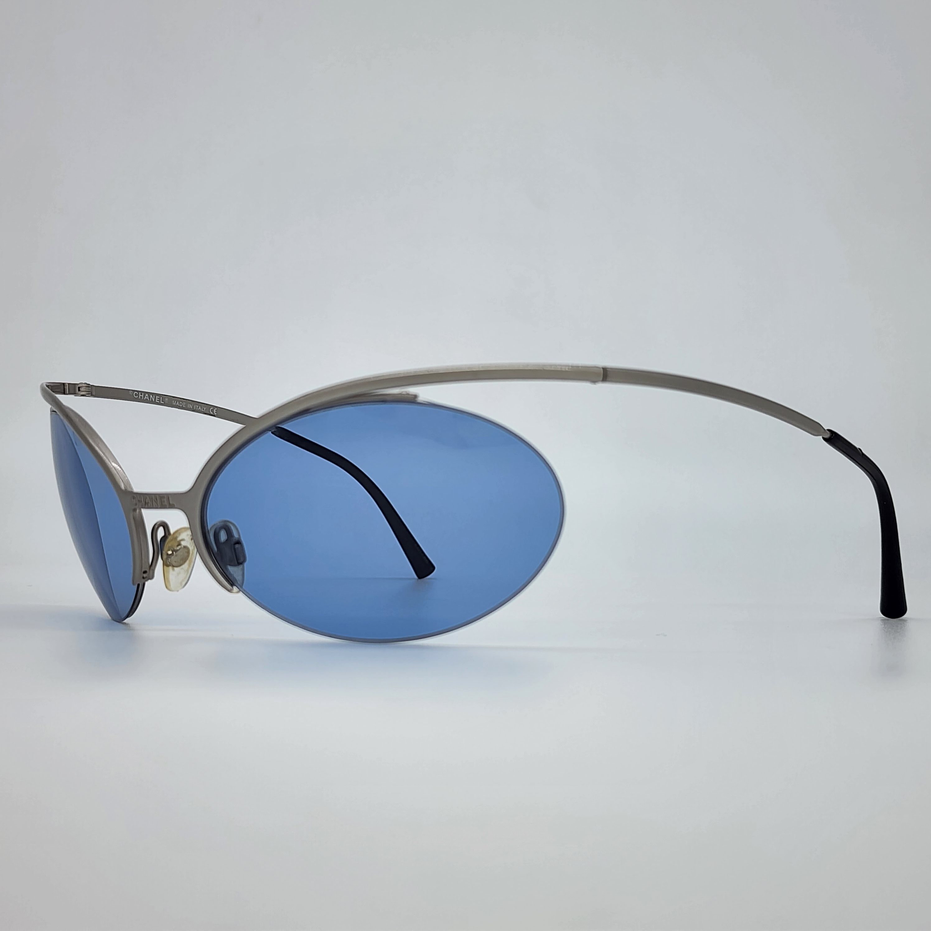 Chanel Chanel - SS00 - 4001 Futuristic Sunglasses Size ONE SIZE - 2 Thumbnail