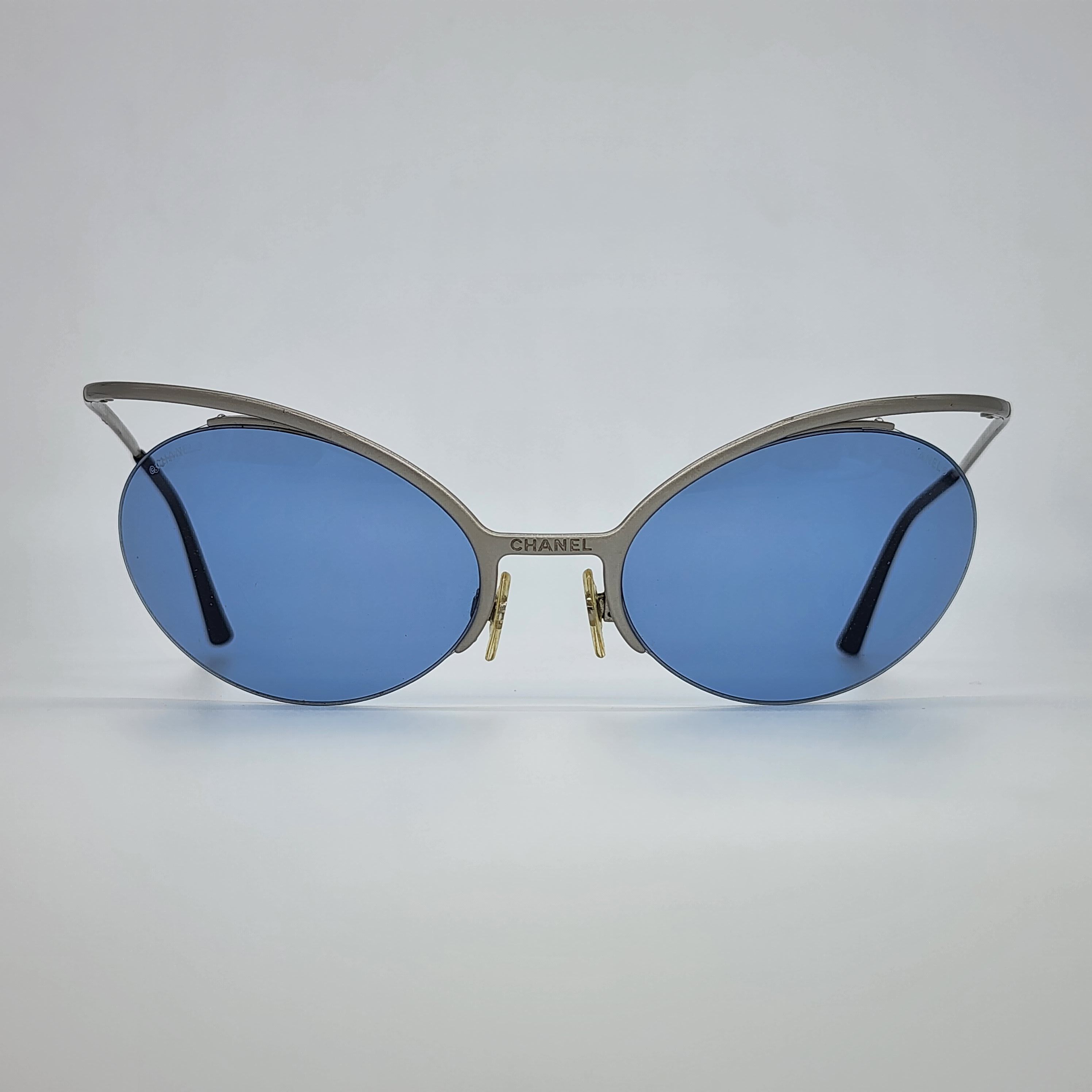 Chanel Chanel - SS00 - 4001 Futuristic Sunglasses Size ONE SIZE - 1 Thumbnail