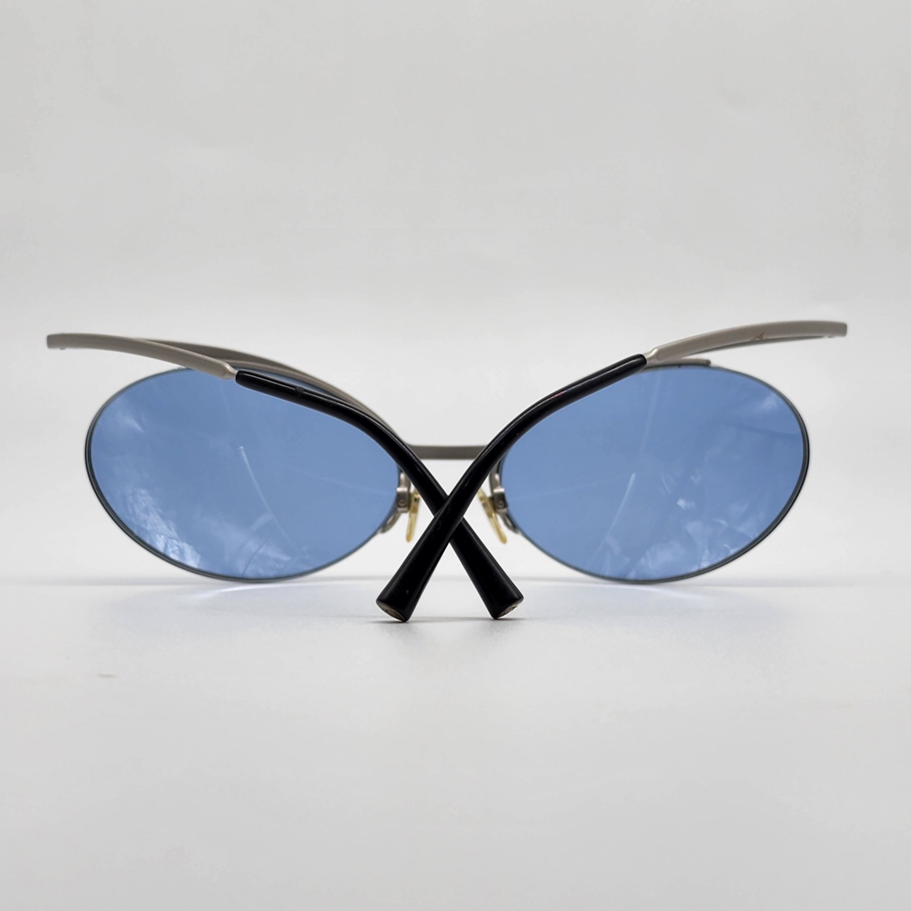 Chanel Chanel - SS00 - 4001 Futuristic Sunglasses Size ONE SIZE - 7 Thumbnail