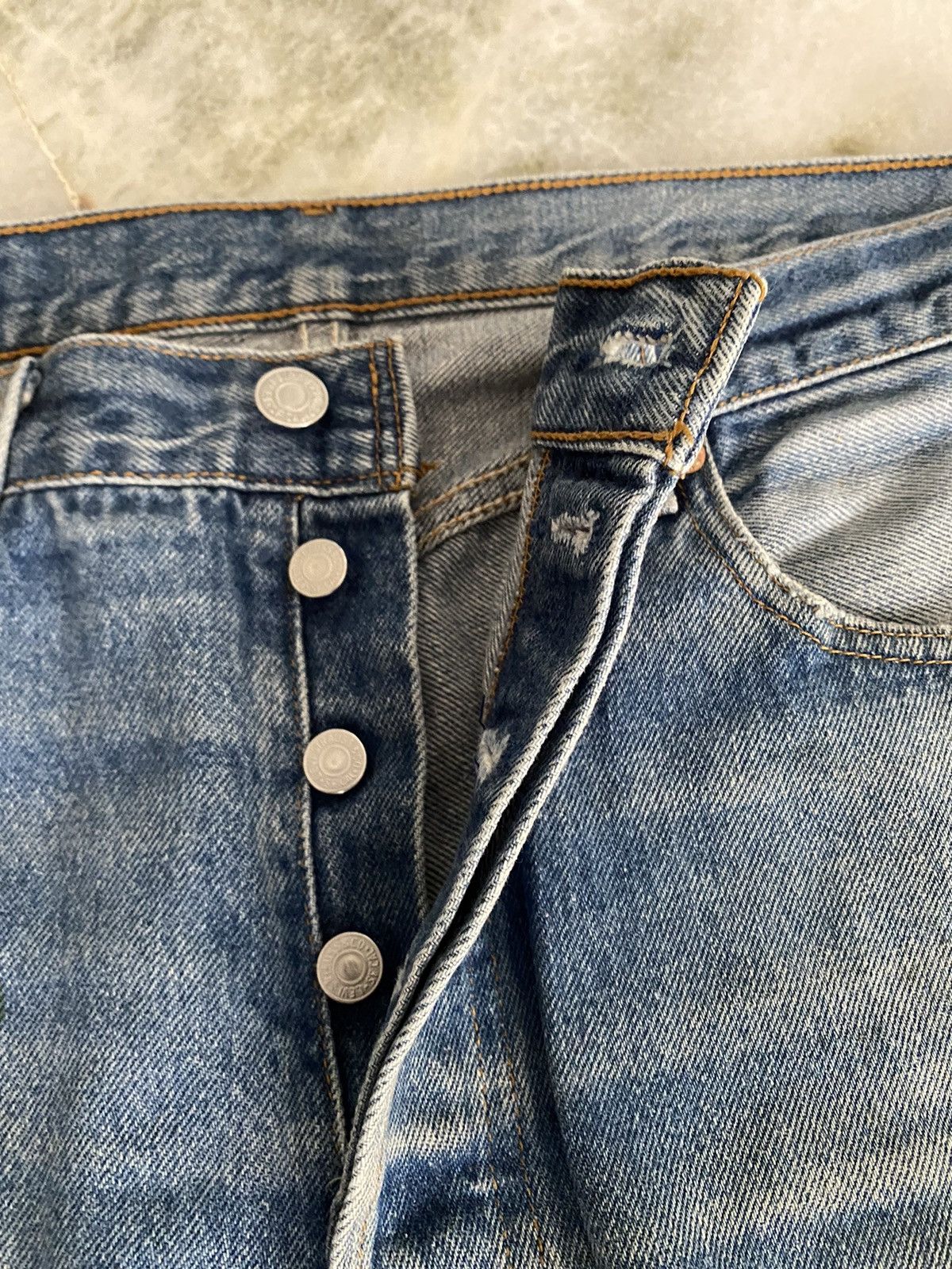 Levi's VINTAGE 90s LEVIS 501XX DISTRESSED DENIM JEANS Size US 33 - 9 Thumbnail