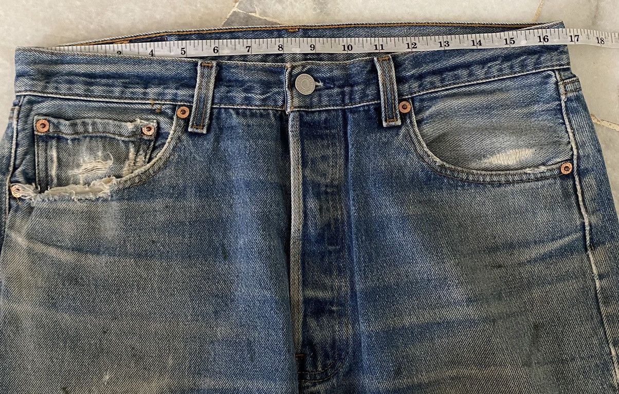 Levi's VINTAGE 90s LEVIS 501XX DISTRESSED DENIM JEANS Size US 33 - 19 Thumbnail
