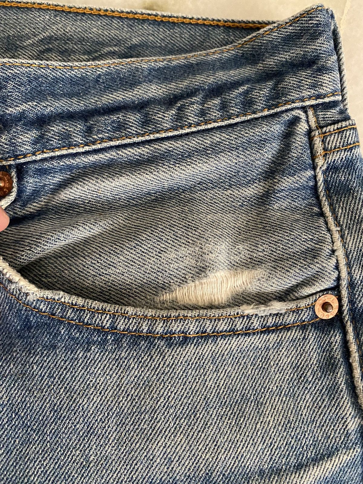 Levi's VINTAGE 90s LEVIS 501XX DISTRESSED DENIM JEANS Size US 33 - 7 Thumbnail