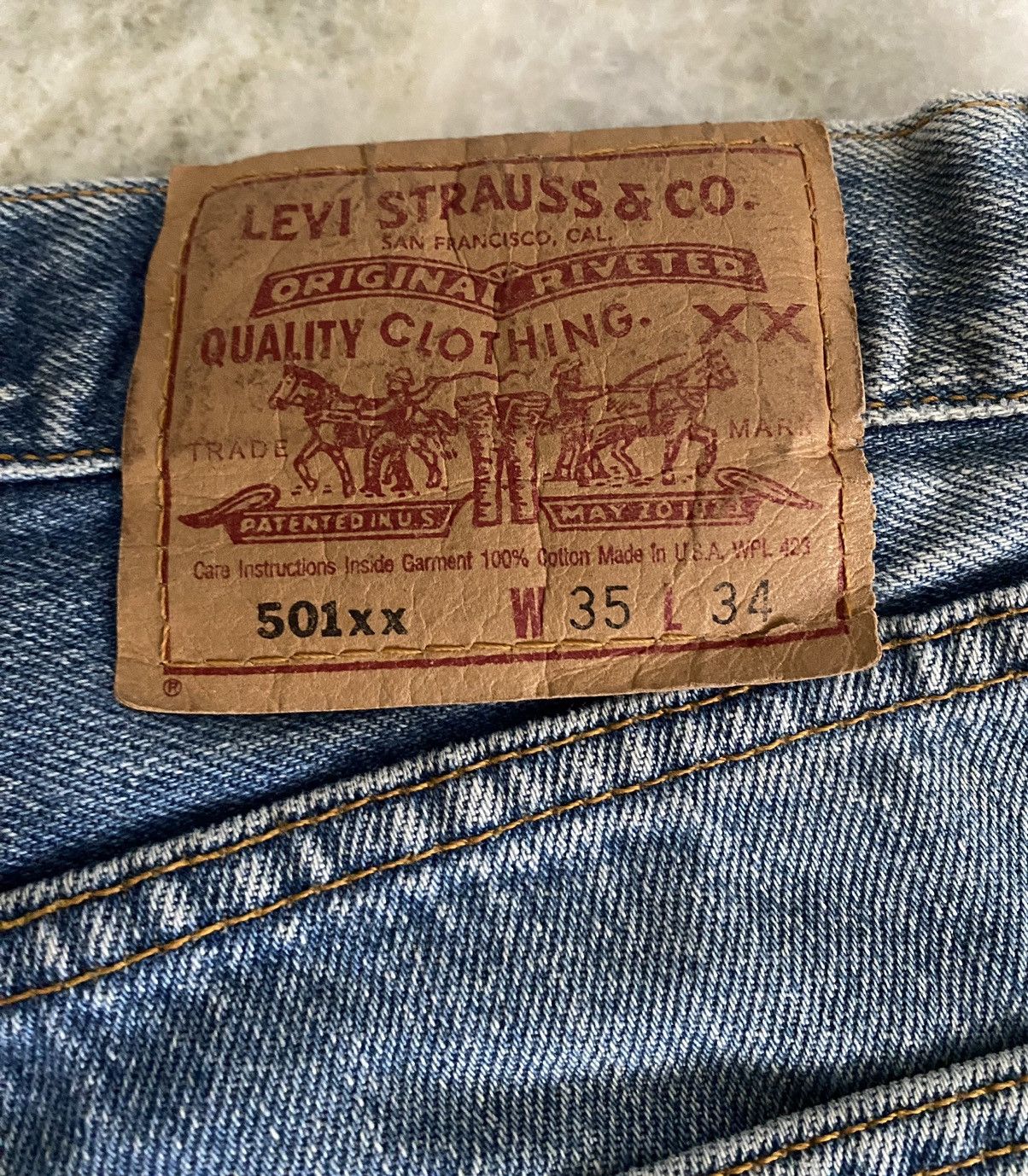 Levi's VINTAGE 90s LEVIS 501XX DISTRESSED DENIM JEANS Size US 33 - 16 Thumbnail