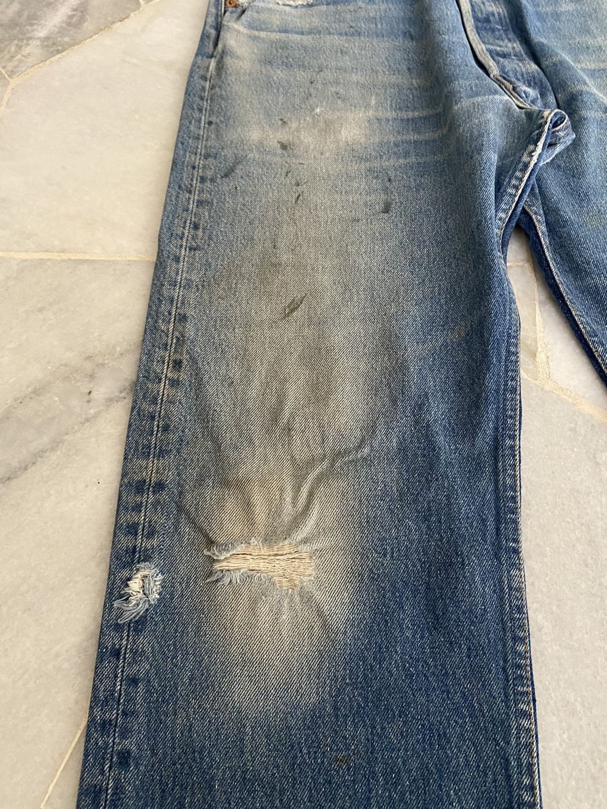 Levi's VINTAGE 90s LEVIS 501XX DISTRESSED DENIM JEANS Size US 33 - 4 Thumbnail