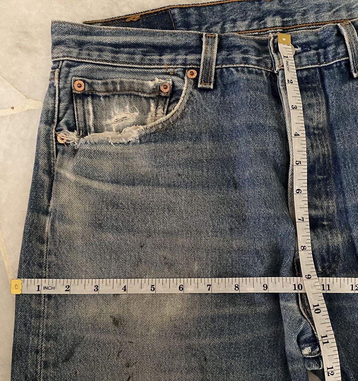 Levi's VINTAGE 90s LEVIS 501XX DISTRESSED DENIM JEANS Size US 33 - 20 Thumbnail