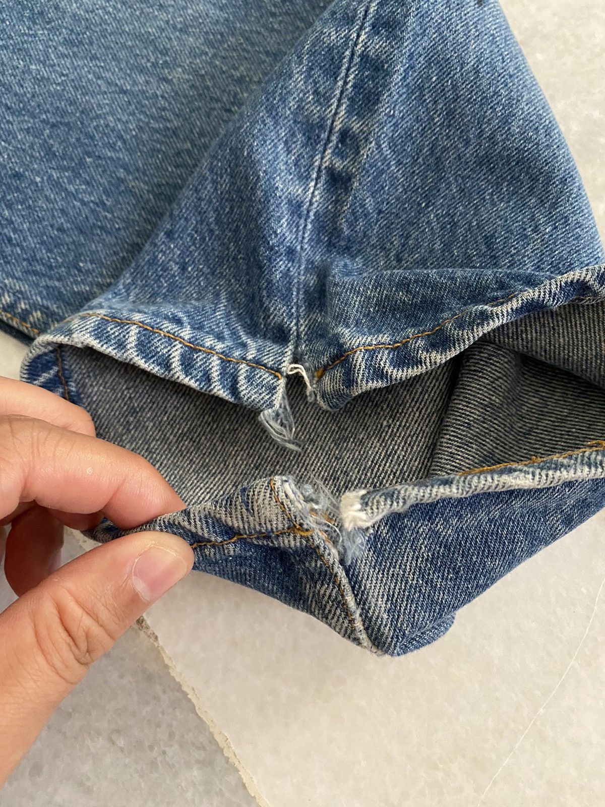 Levi's VINTAGE 90s LEVIS 501XX DISTRESSED DENIM JEANS Size US 33 - 11 Thumbnail