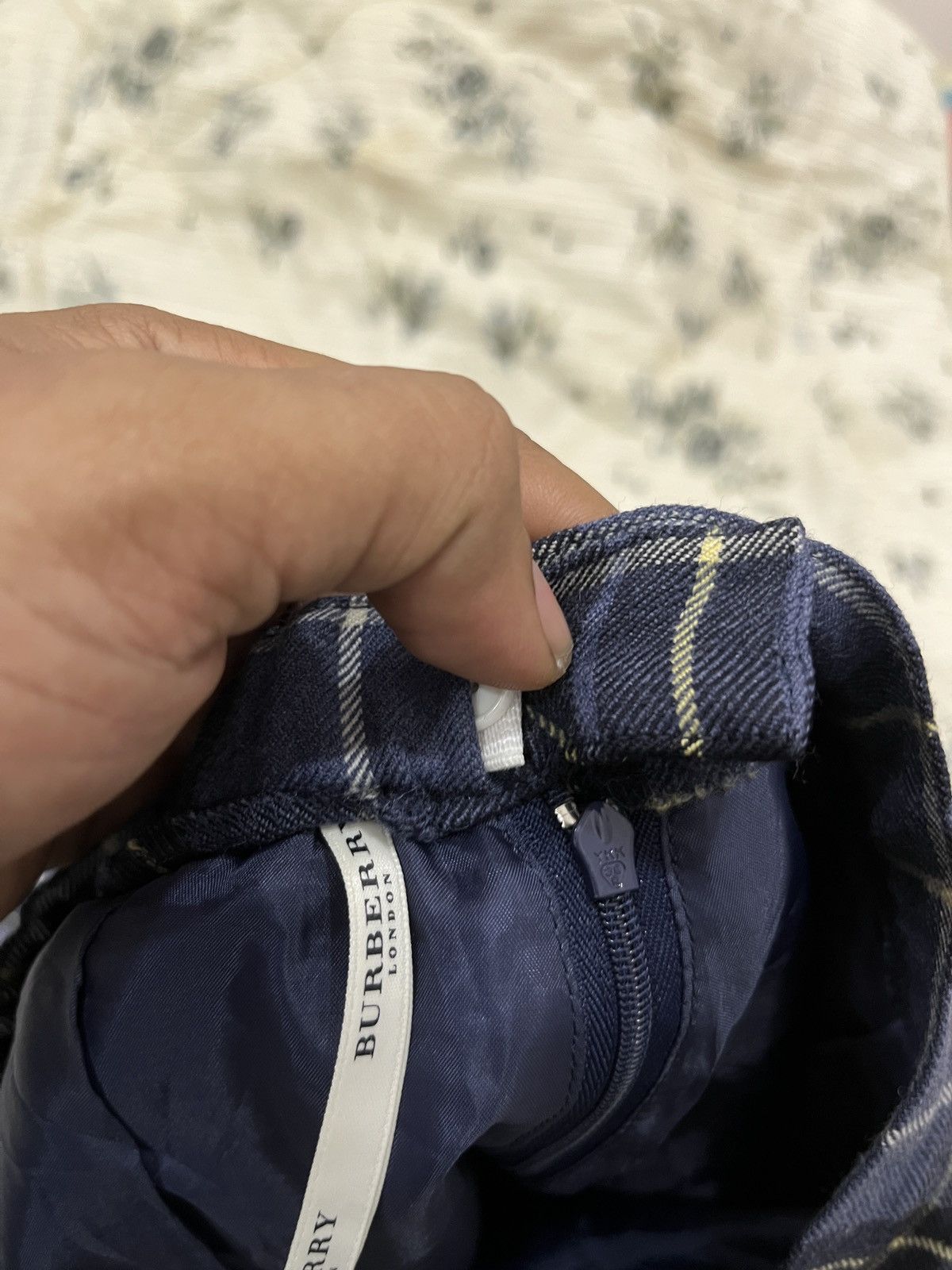 Burberry (Sss). BURBERRY LONDON HYPEBEAST PLEATED SKIRTS Size 24" / US 00 / IT 34 - 11 Thumbnail