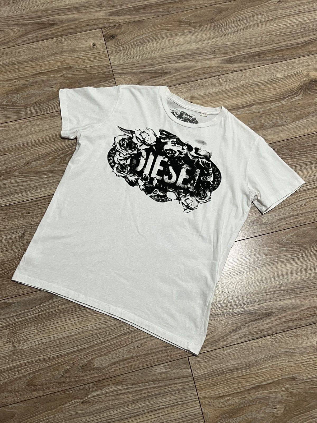 Diesel T shirt Diesel Evil Vintage Rose Skeleton Snake Size US M / EU 48-50 / 2 - 1 Thumbnail