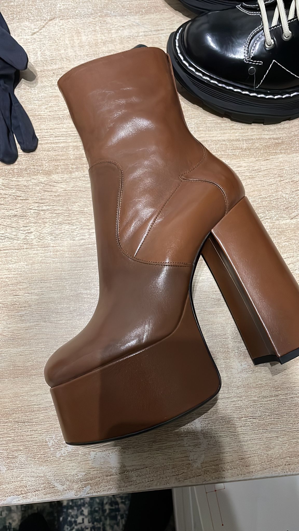 o1koa1r Women's Billy Platform Boots in Brown