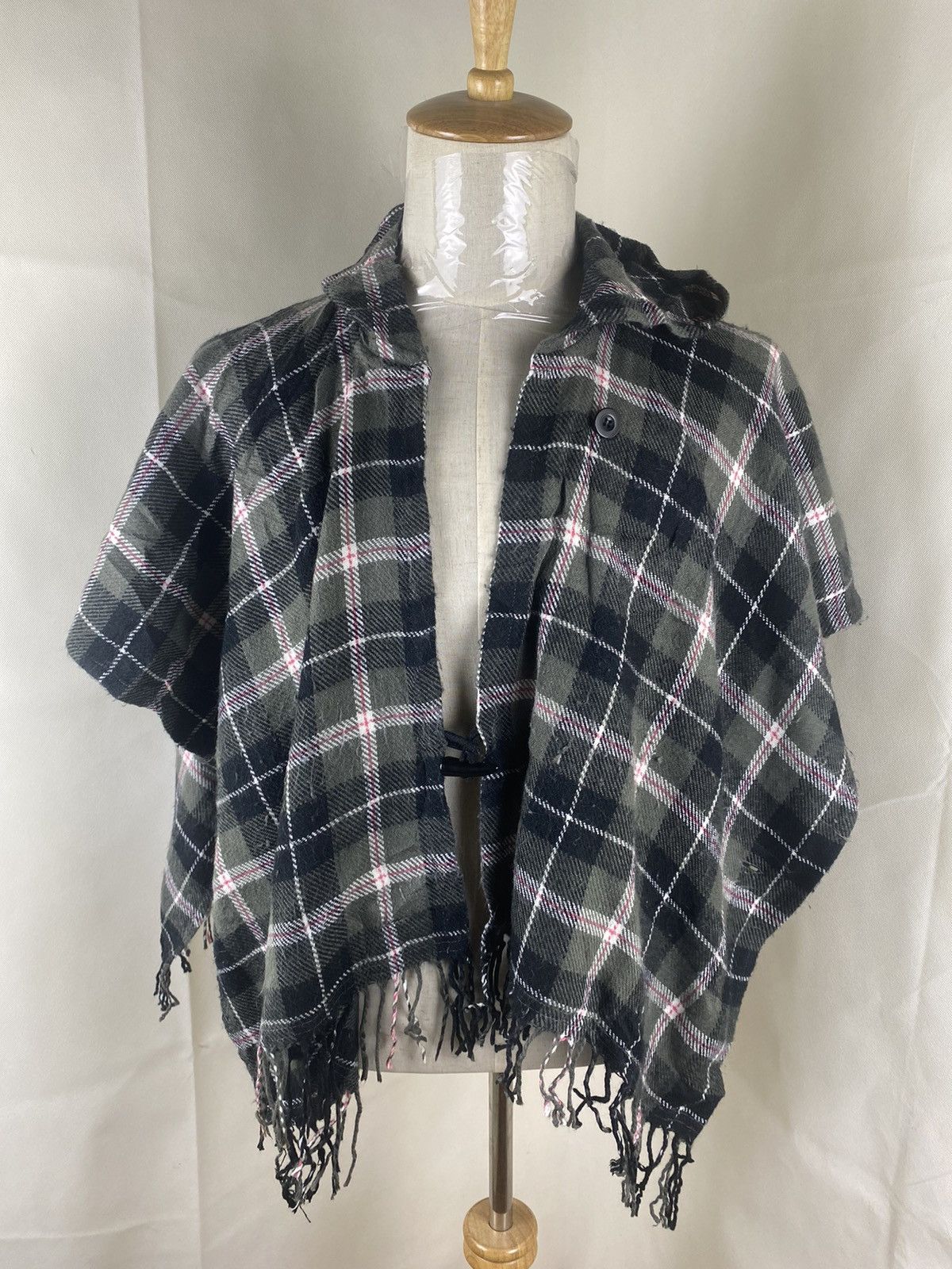 Japanese Brand Black Novacheck Winter Poncho Cloak Cape Size US XS / EU 42 / 0 - 1 Thumbnail