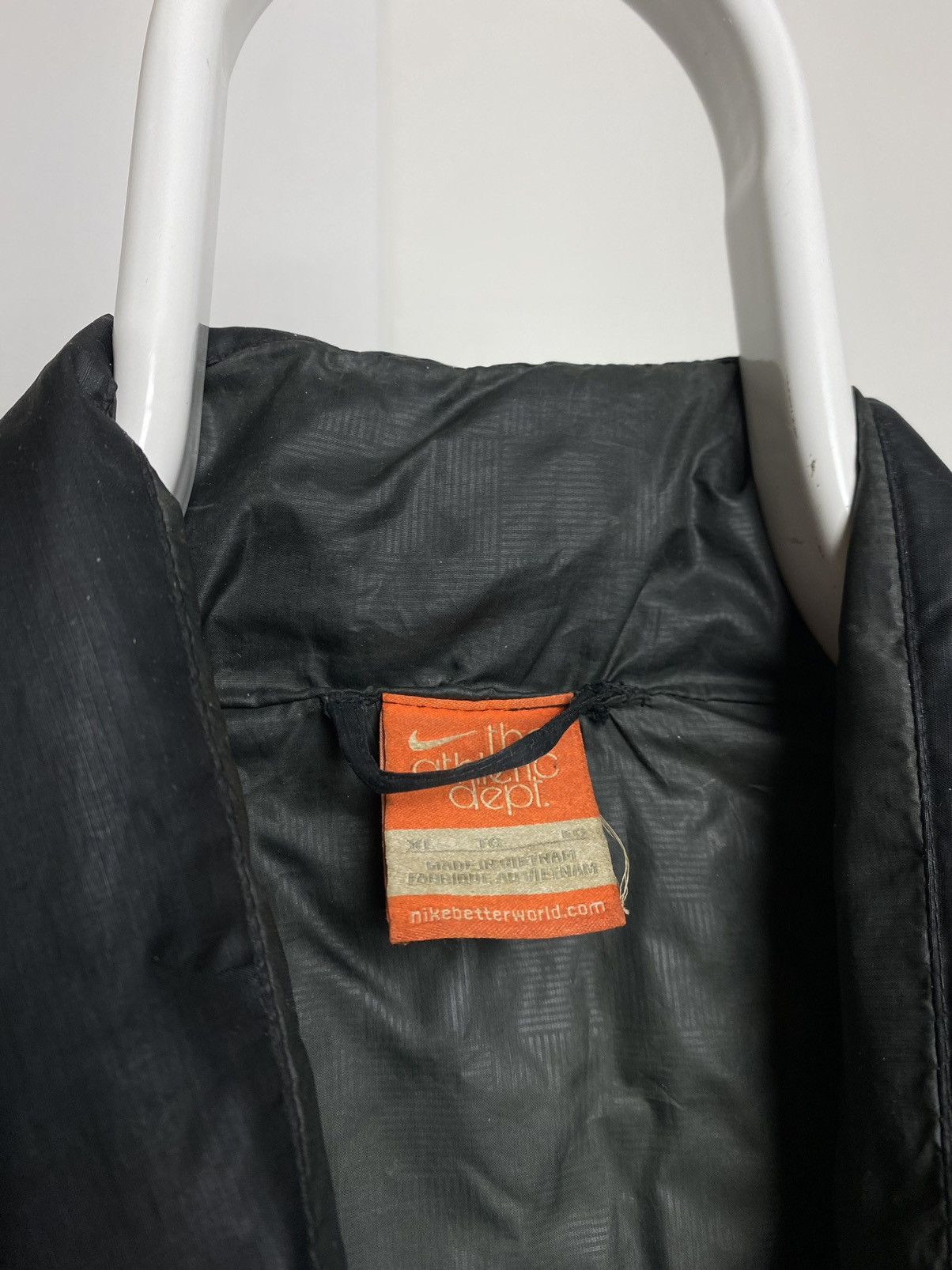 Nike × Vintage Nike vintage black puffer vest small swoosh 2000s Size US XL / EU 56 / 4 - 3 Thumbnail