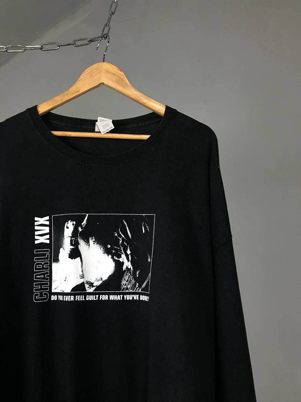 Band Tees × Vintage Charlie vintage band tee movie Size US XXL / EU 58 / 5 - 2 Thumbnail
