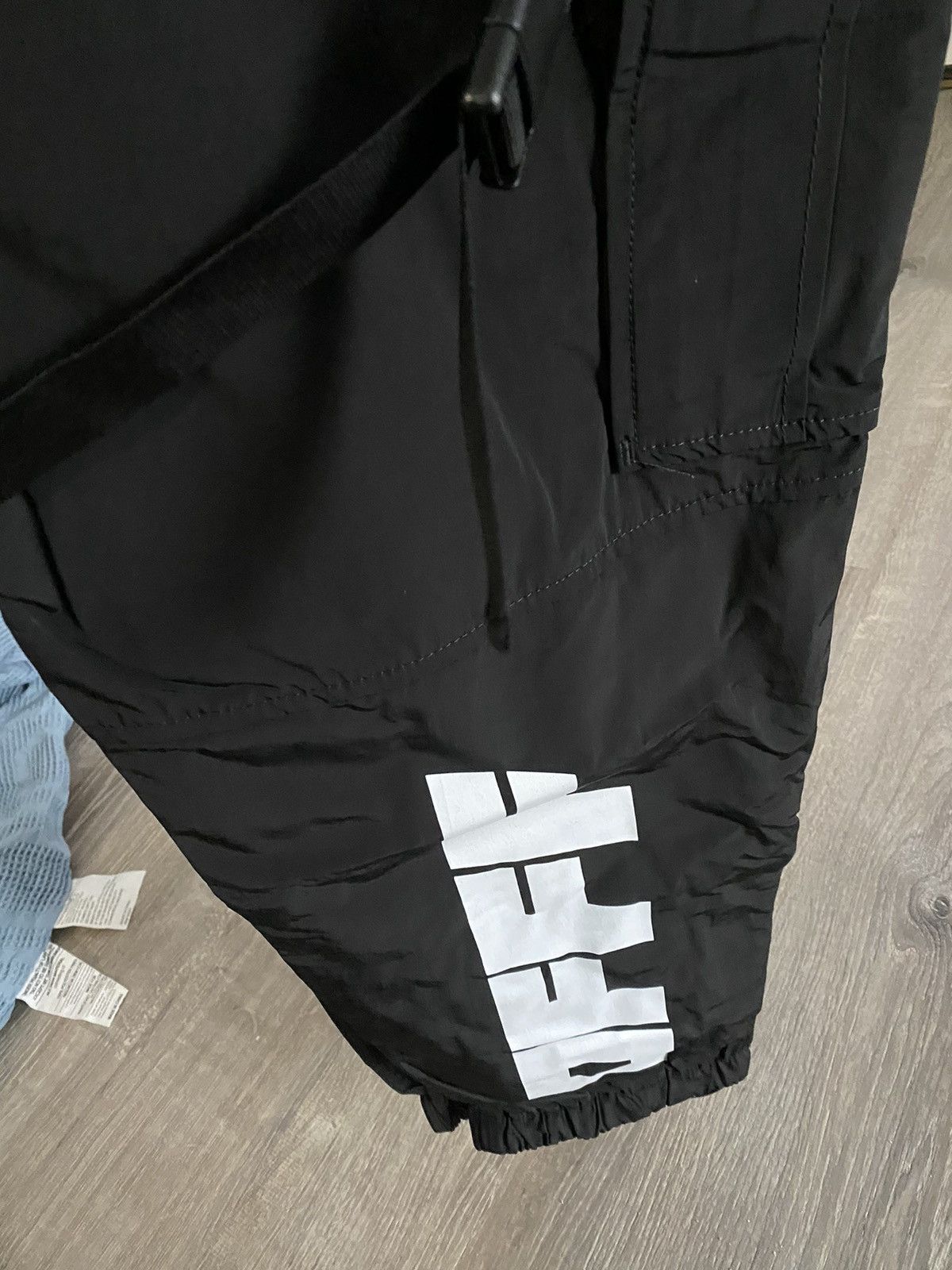 Off-White off-White OFFF Nylon Cargo Pants Size US 33 - 7 Thumbnail