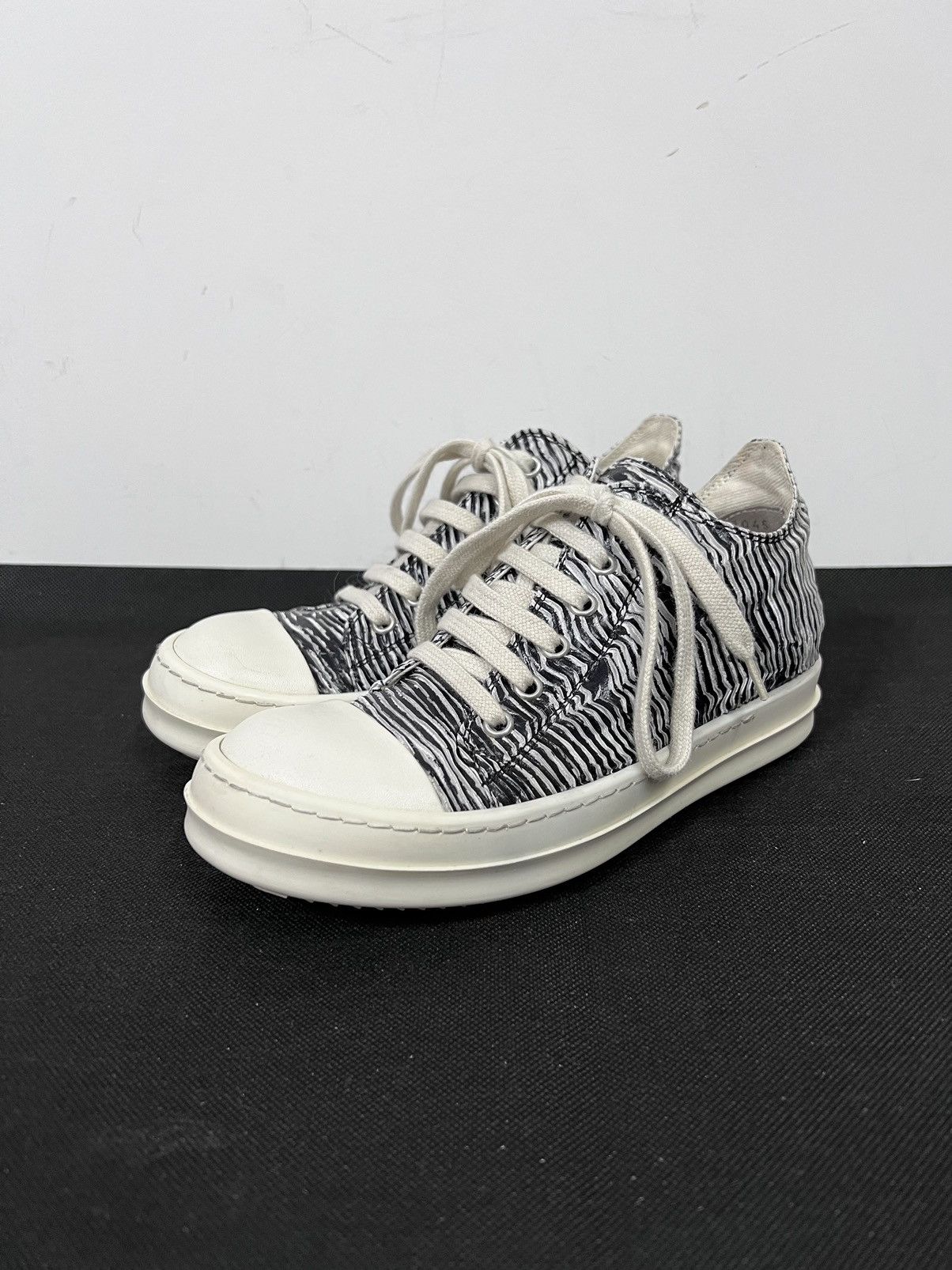 Rick Owens Drkshdw Rick owens drkshdw zebra ramones low top sneakers sz35 Size US 5 / IT 35 - 1 Thumbnail