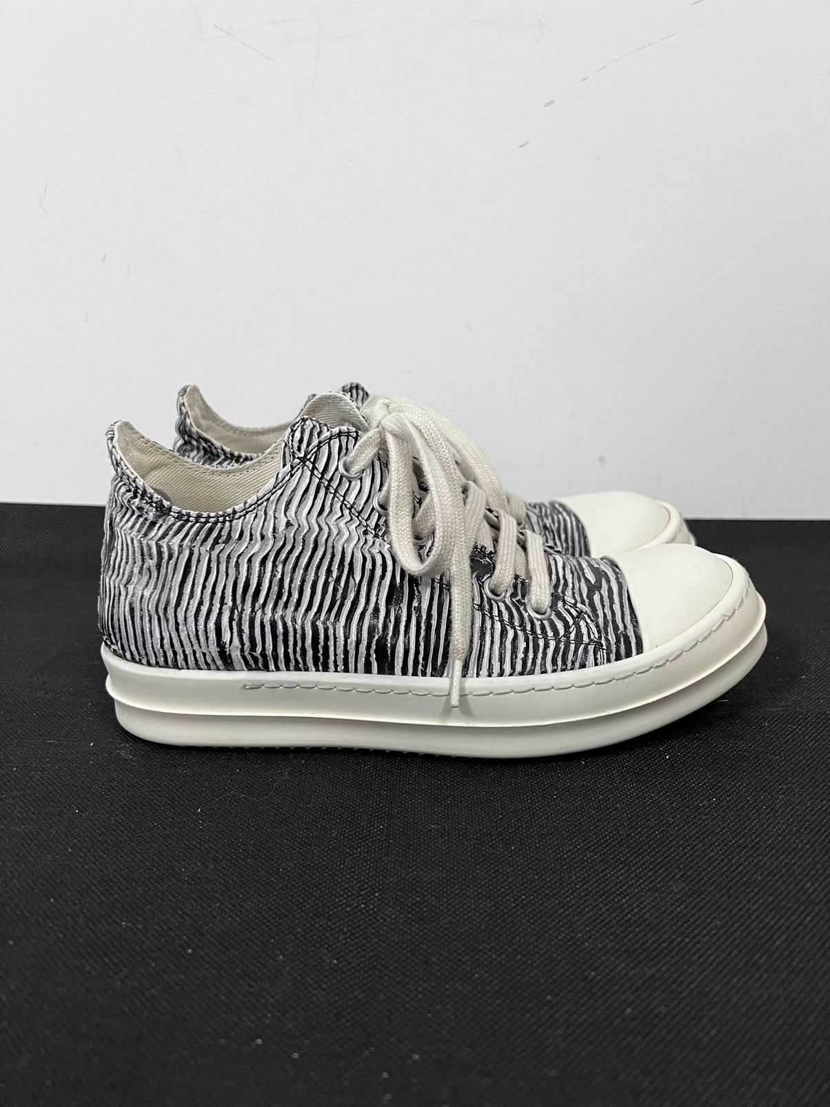 Rick Owens Drkshdw Rick owens drkshdw zebra ramones low top sneakers sz35 Size US 5 / IT 35 - 4 Thumbnail