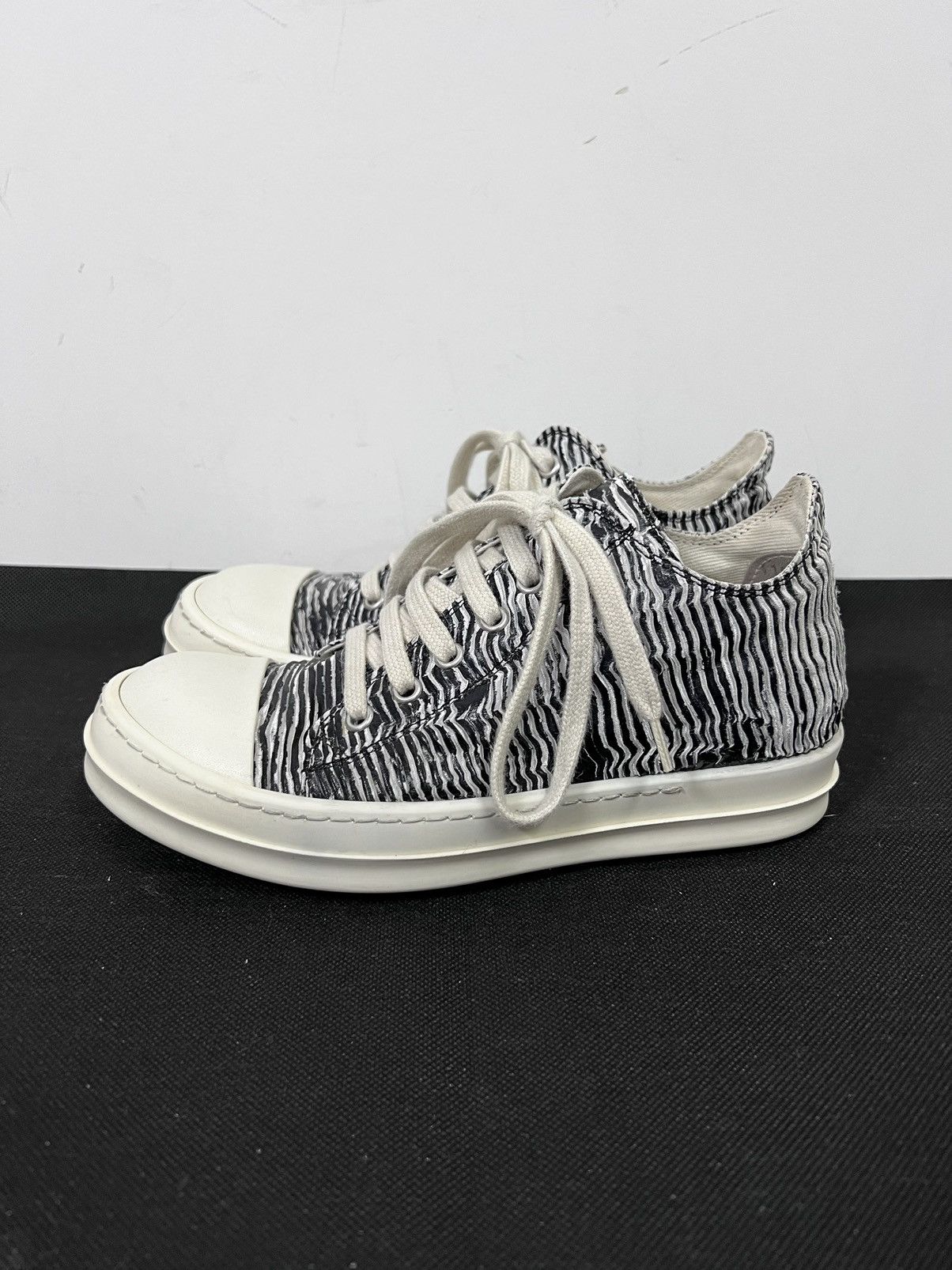 Rick Owens Drkshdw Rick owens drkshdw zebra ramones low top sneakers sz35 Size US 5 / IT 35 - 2 Thumbnail