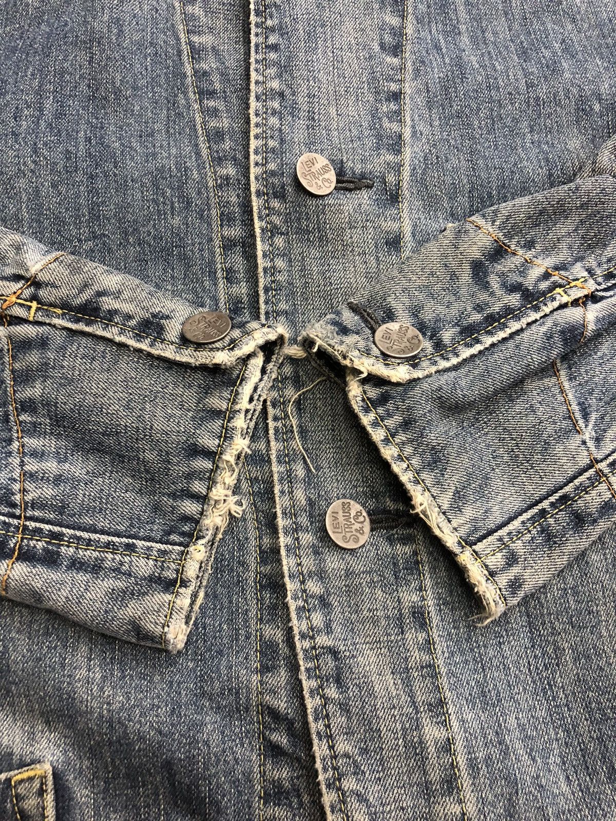 Levi's Vintage Levi’s distressed denim jacket Size US M / EU 48-50 / 2 - 9 Thumbnail