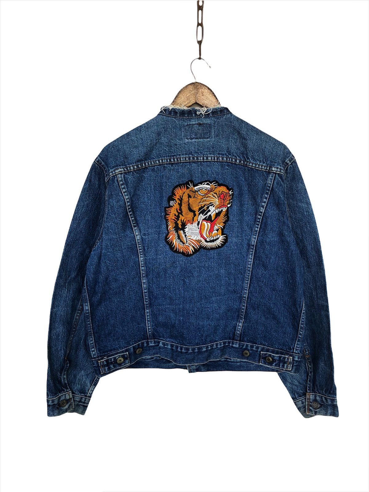 Levi's Vintage Clothing Vintage Levis 70506 Tiger Patch Embroidery Trucker Jacket Size US M / EU 48-50 / 2 - 2 Thumbnail