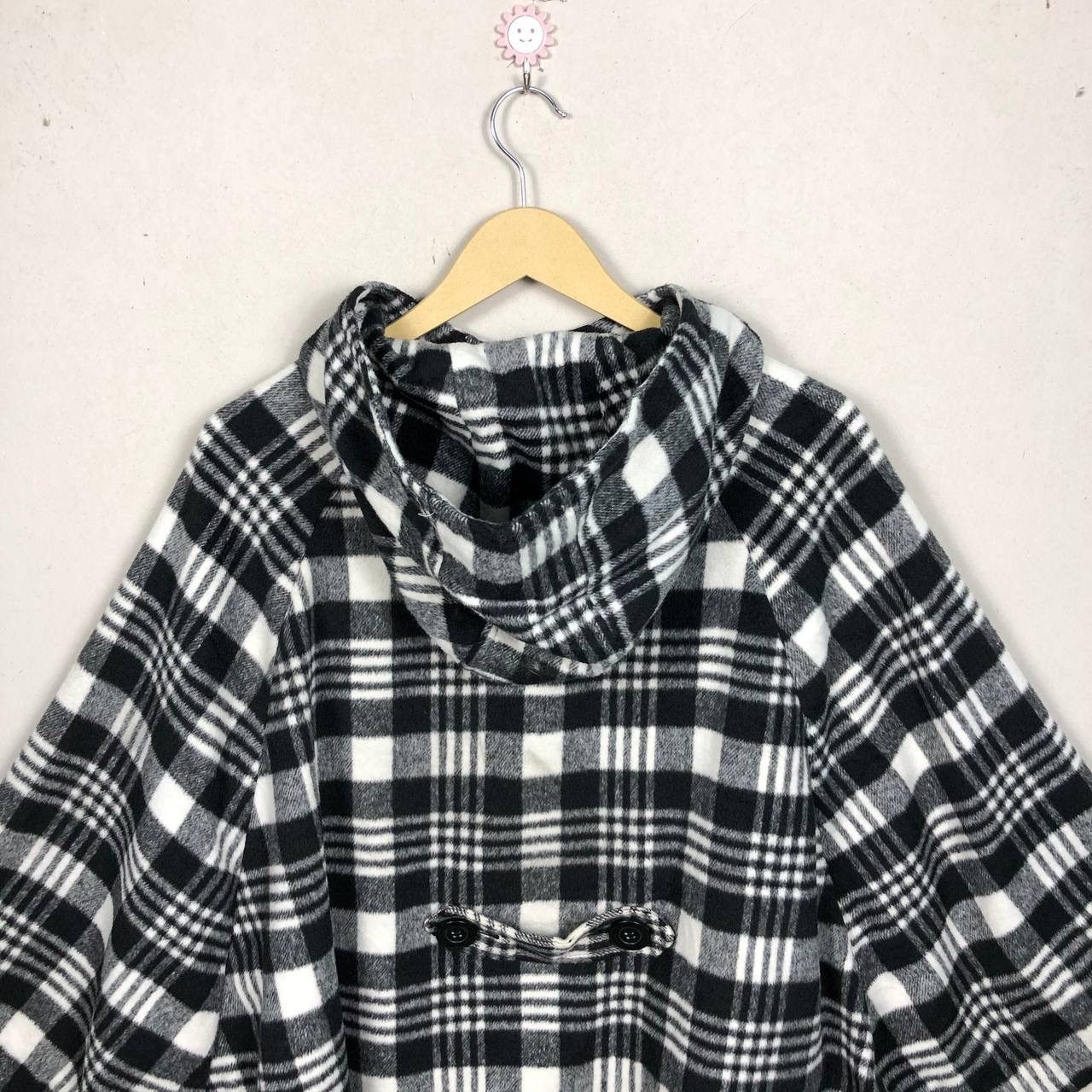 Cloak Rare!! Black White Wool Poncho Capes Cloak Autumn Winter Size US L / EU 52-54 / 3 - 4 Thumbnail