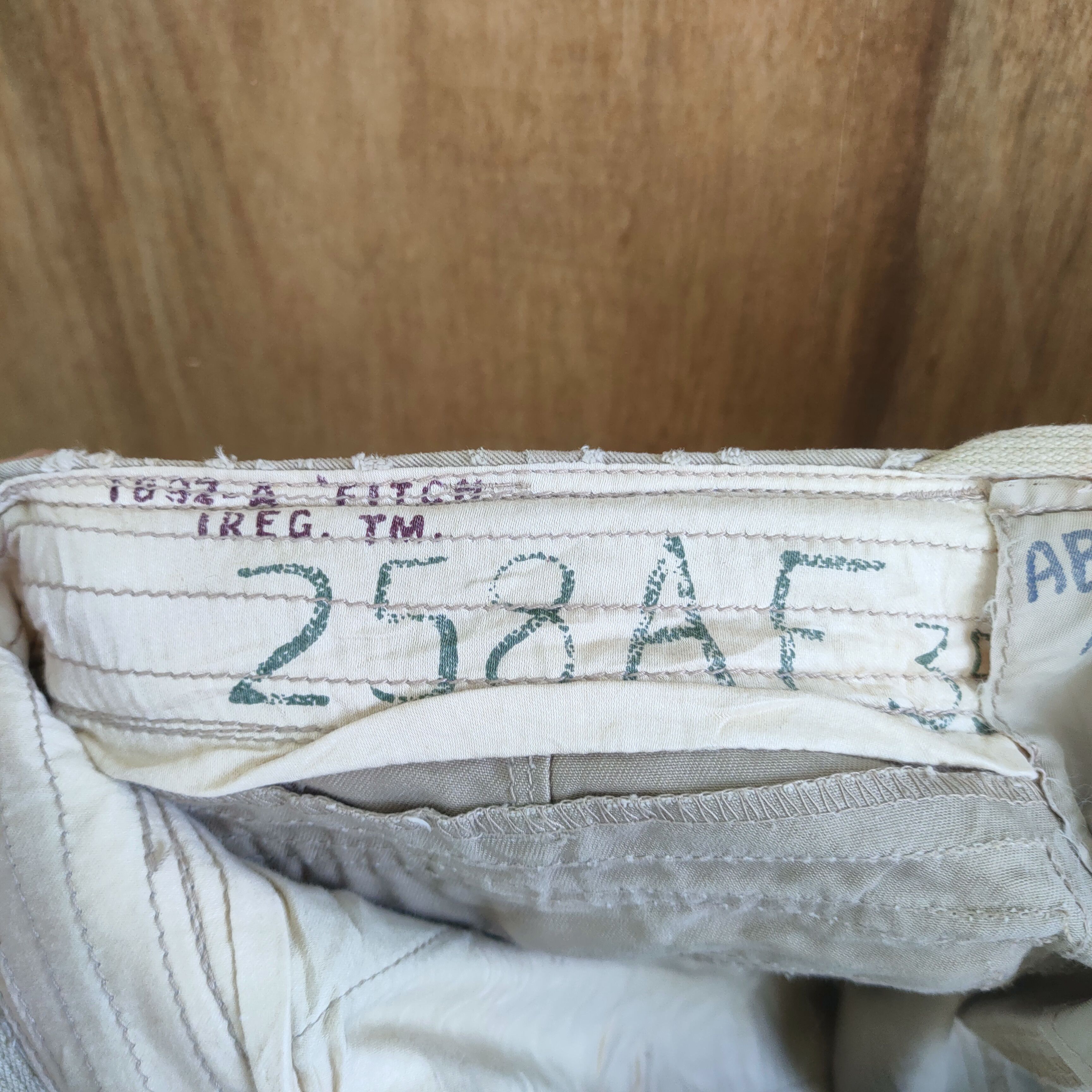 Abercrombie & Fitch VINTAGE ABERCROMBIE & FITCH CARGO PANTS Size US 34 / EU 50 - 19 Thumbnail