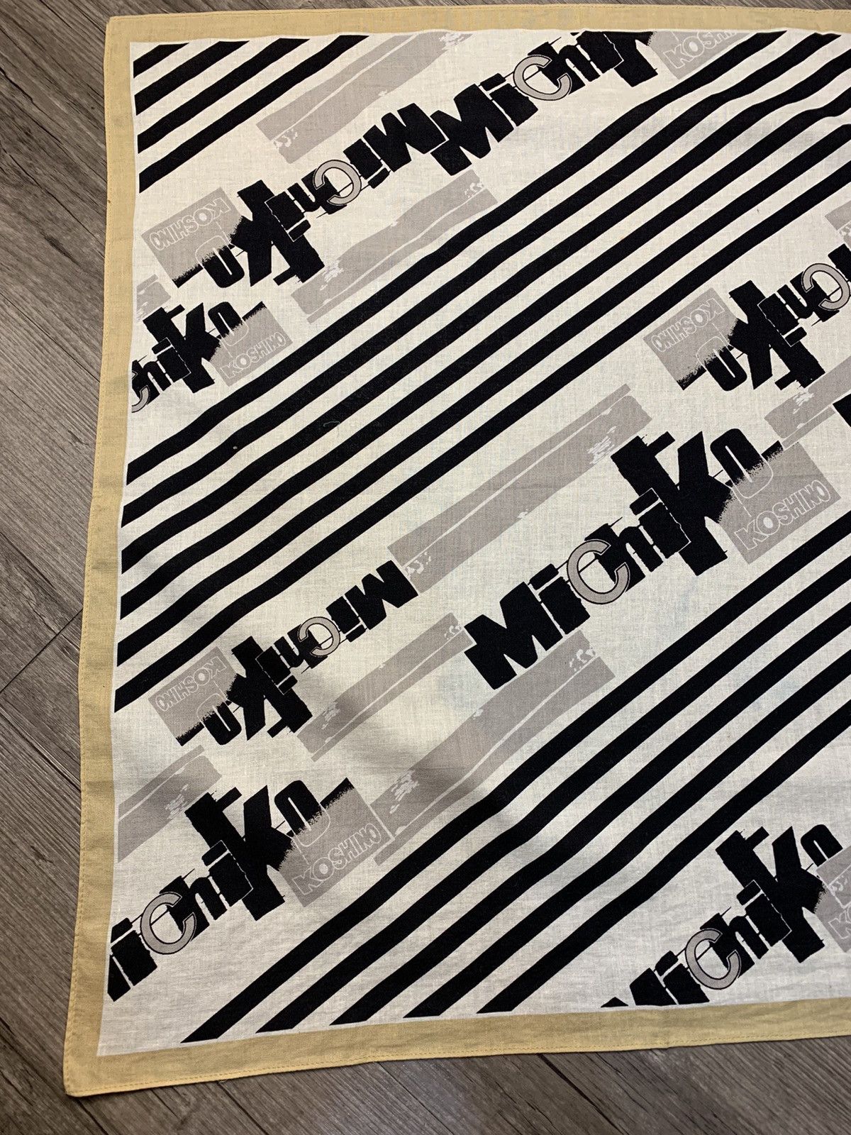 Michiko Koshino London Michiko London Koshino Handkerchief Pocketsquares Size ONE SIZE - 4 Thumbnail