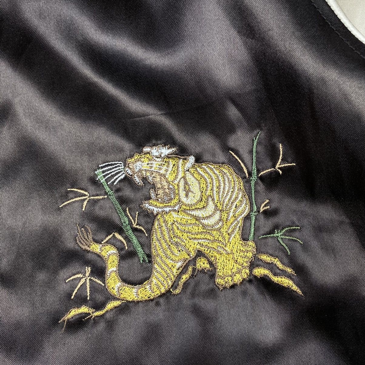 Japanese Brand Vintage Japanese Traditional Nylon Jacket Dragon Tiger Hype Size US L / EU 52-54 / 3 - 5 Thumbnail