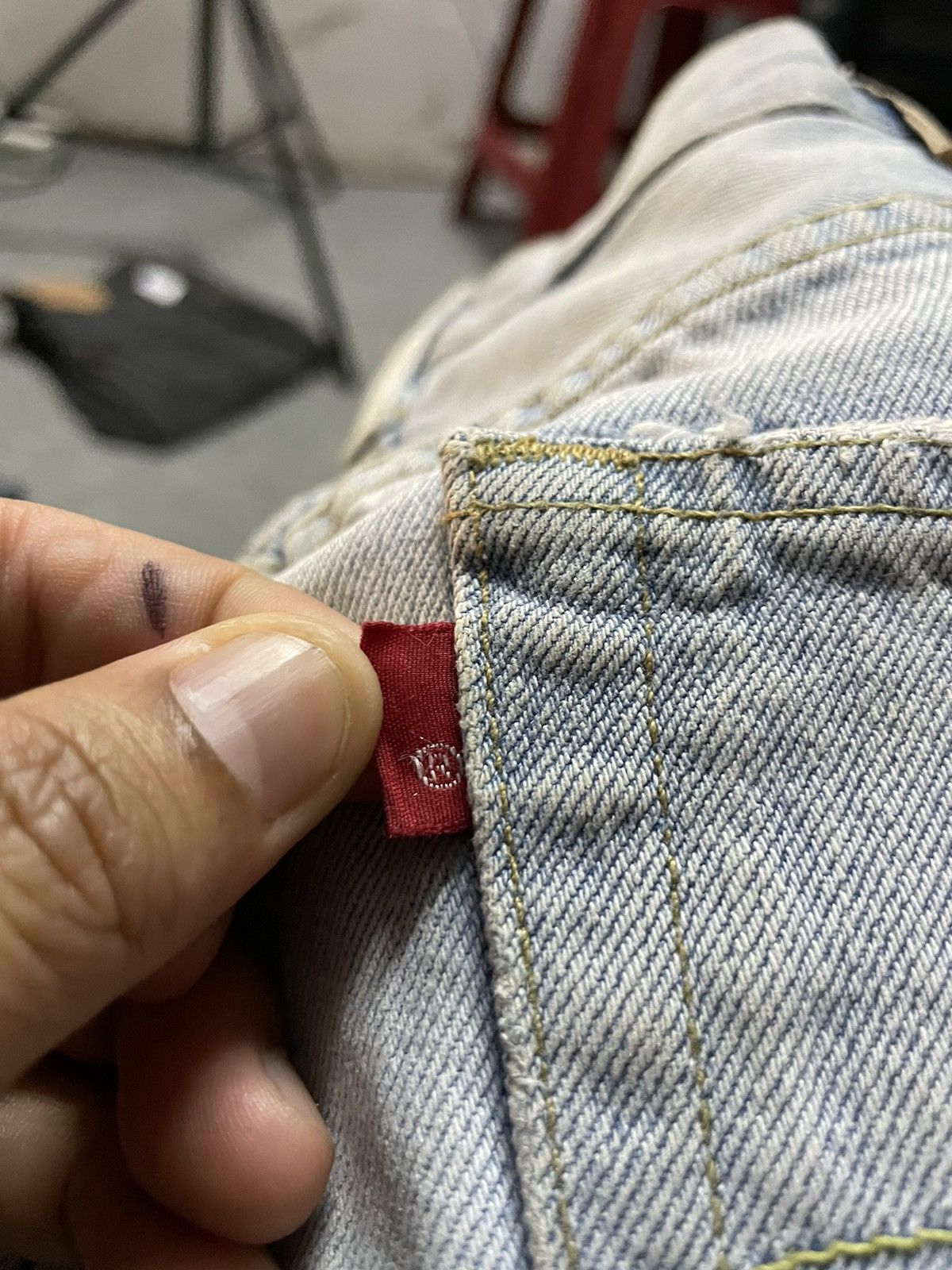 Levi's Vintage Levis 501 Light Wash Denim Jeans Size US 35 - 5 Thumbnail
