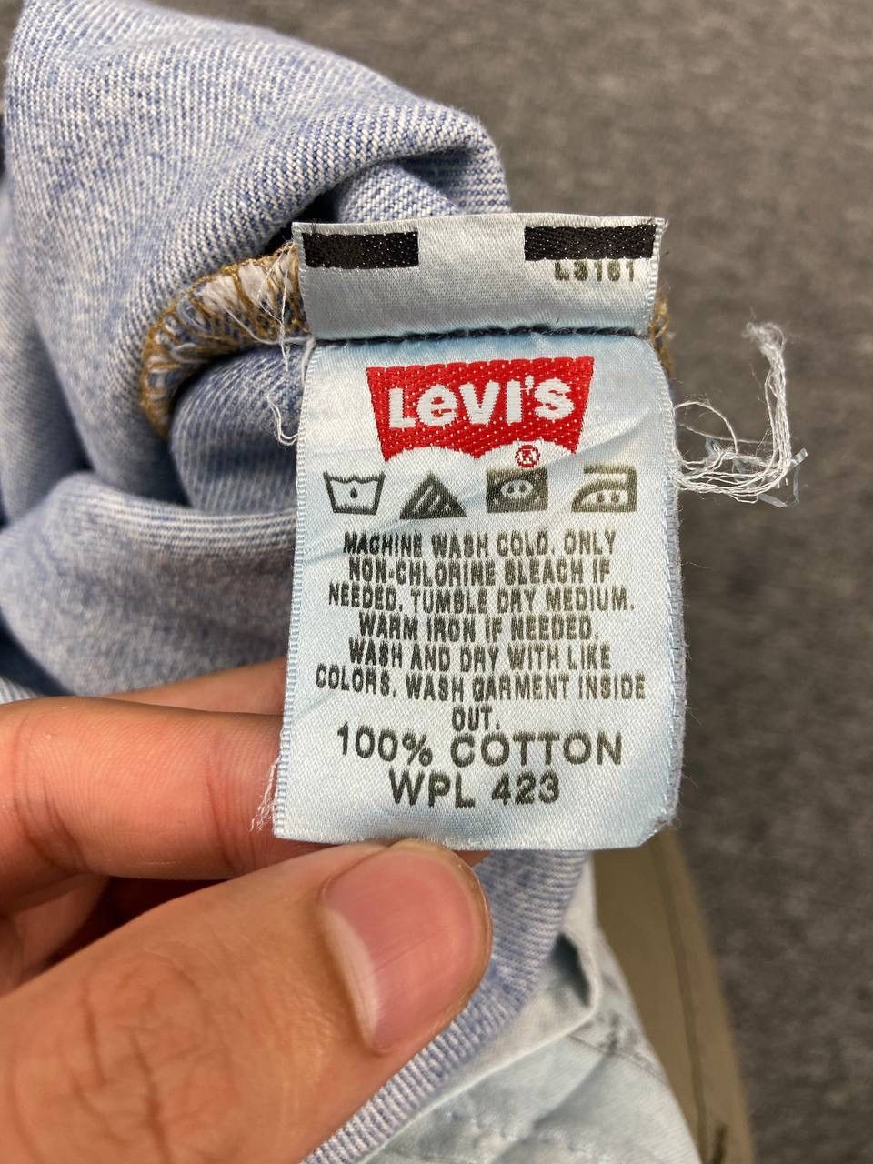 Levi's Vintage Levis 501 Light Wash Denim Jeans Size US 35 - 7 Thumbnail