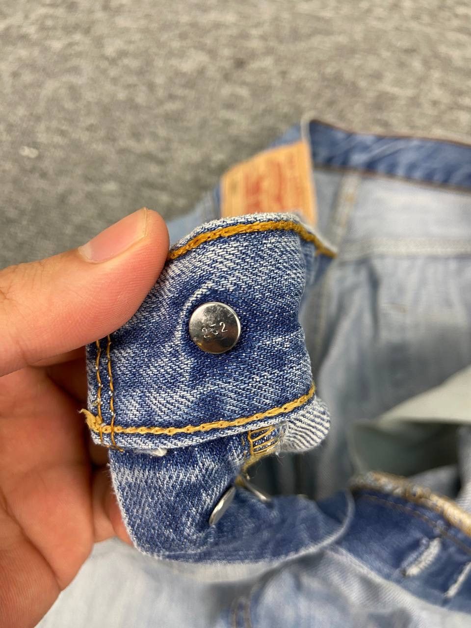 Levi's Vintage Levis 501 Blue Faded Wash Denim Jeans Size US 32 / EU 48 - 6 Thumbnail
