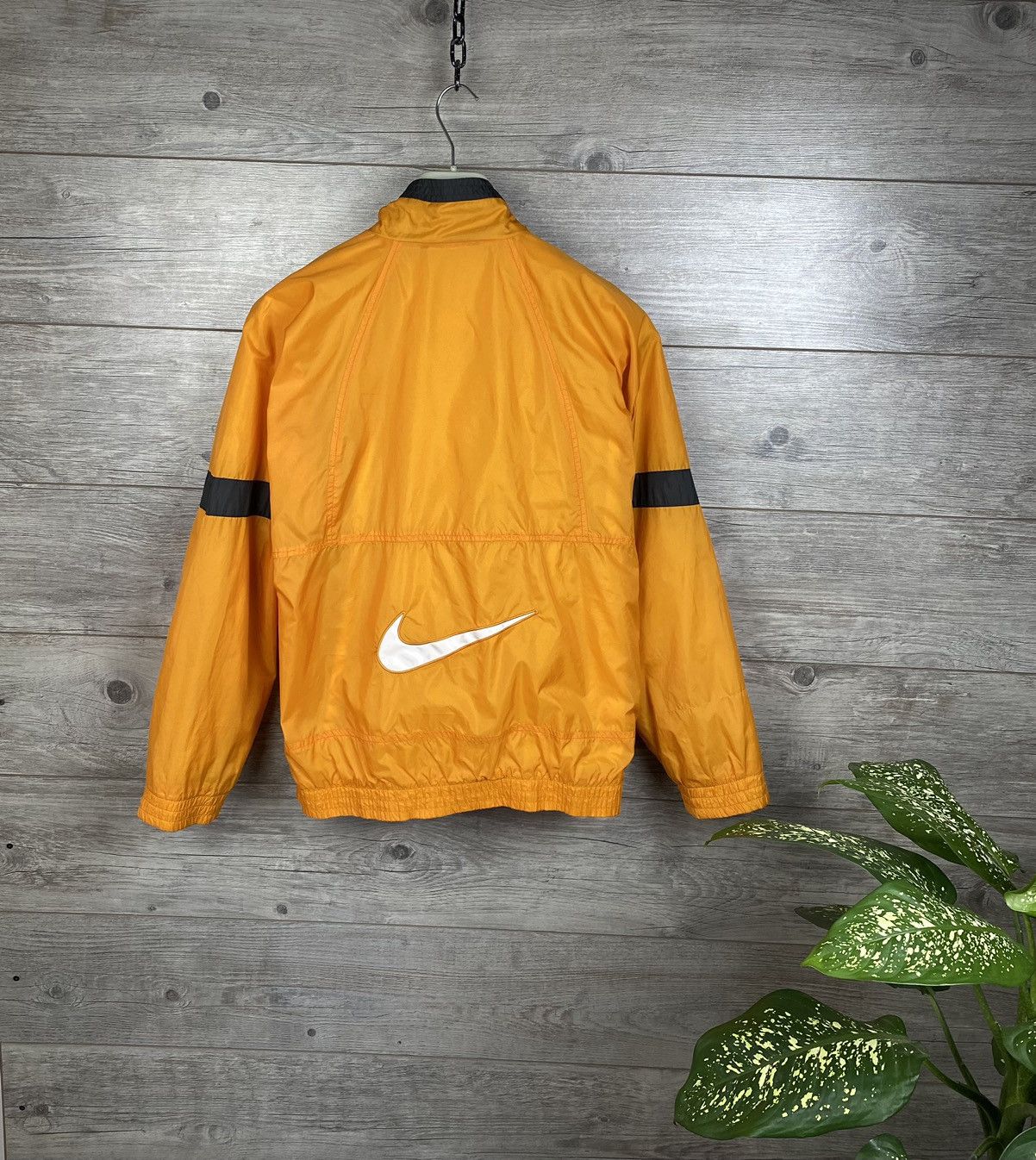 Nike Lightweight Nike Swoosh Vintage Big Logo Jacket Size US S / EU 44-46 / 1 - 1 Thumbnail