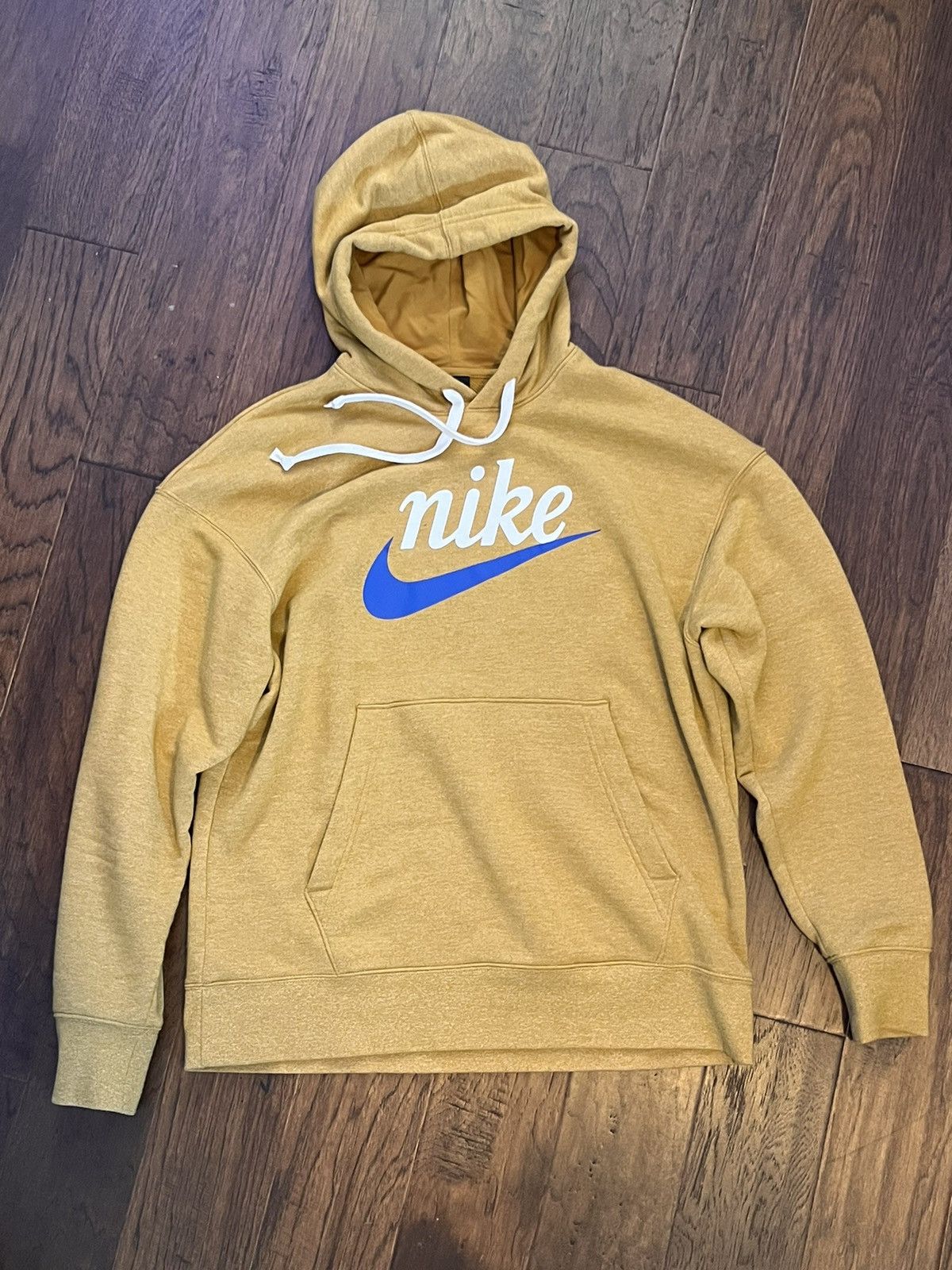 Yellow nike best sale sweatshirt vintage