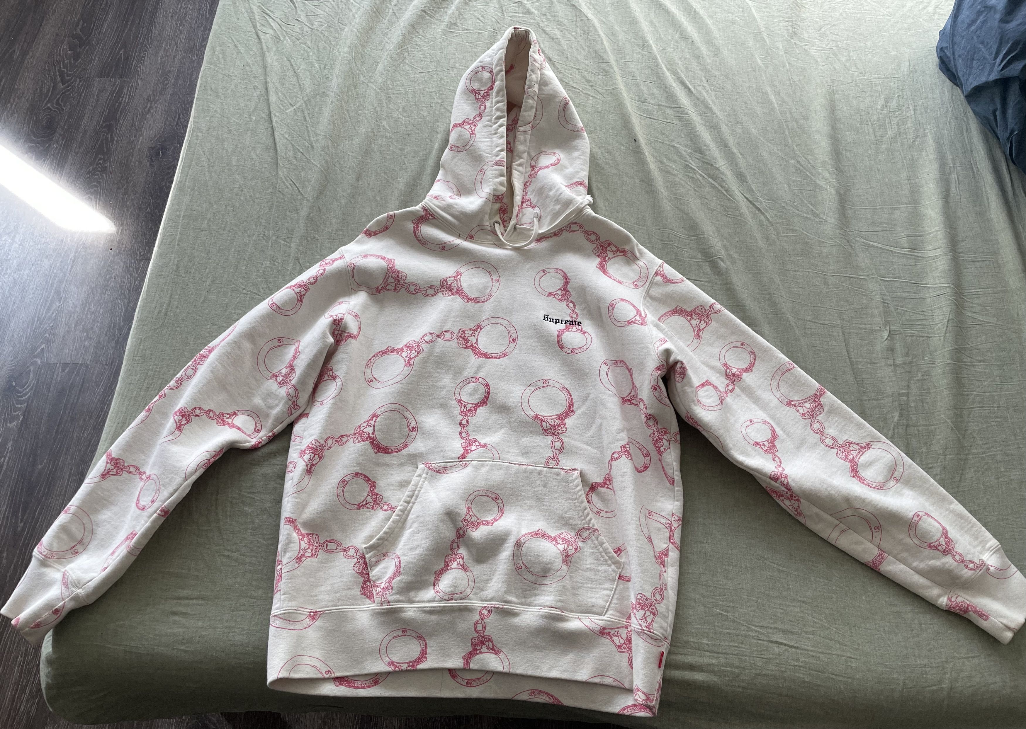 Supreme Handcuffs Hooded Sweatshirt White/Pink Sweatshirts Hoodies 