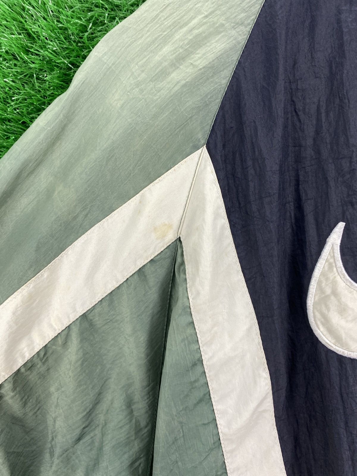 Nike × Vintage Vintage 90s Nike Windbreaker Streetwear Jacket Sun Faded Size US XL / EU 56 / 4 - 4 Thumbnail