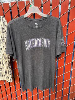 Vintage Sacra Men'sto Kings Basketball Nba T-Shirt by Csa | Shop THRILLING
