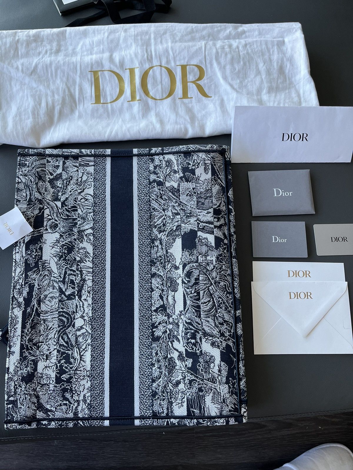 Dior Runway Limited Edition Dior Logo Large Embroidery Book Tote Size ONE SIZE - 16 Thumbnail