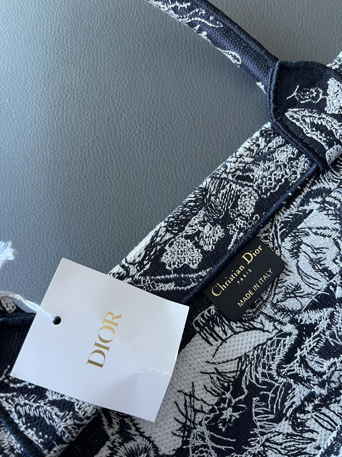Dior Runway Limited Edition Dior Logo Large Embroidery Book Tote Size ONE SIZE - 6 Thumbnail