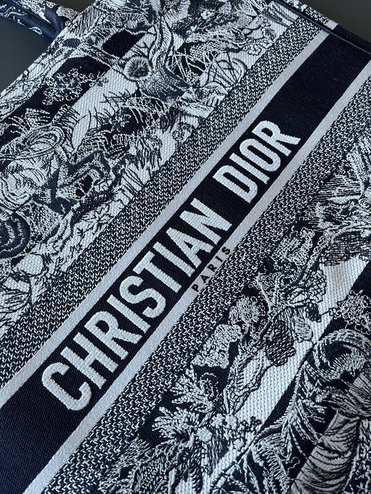 Dior Runway Limited Edition Dior Logo Large Embroidery Book Tote Size ONE SIZE - 11 Thumbnail