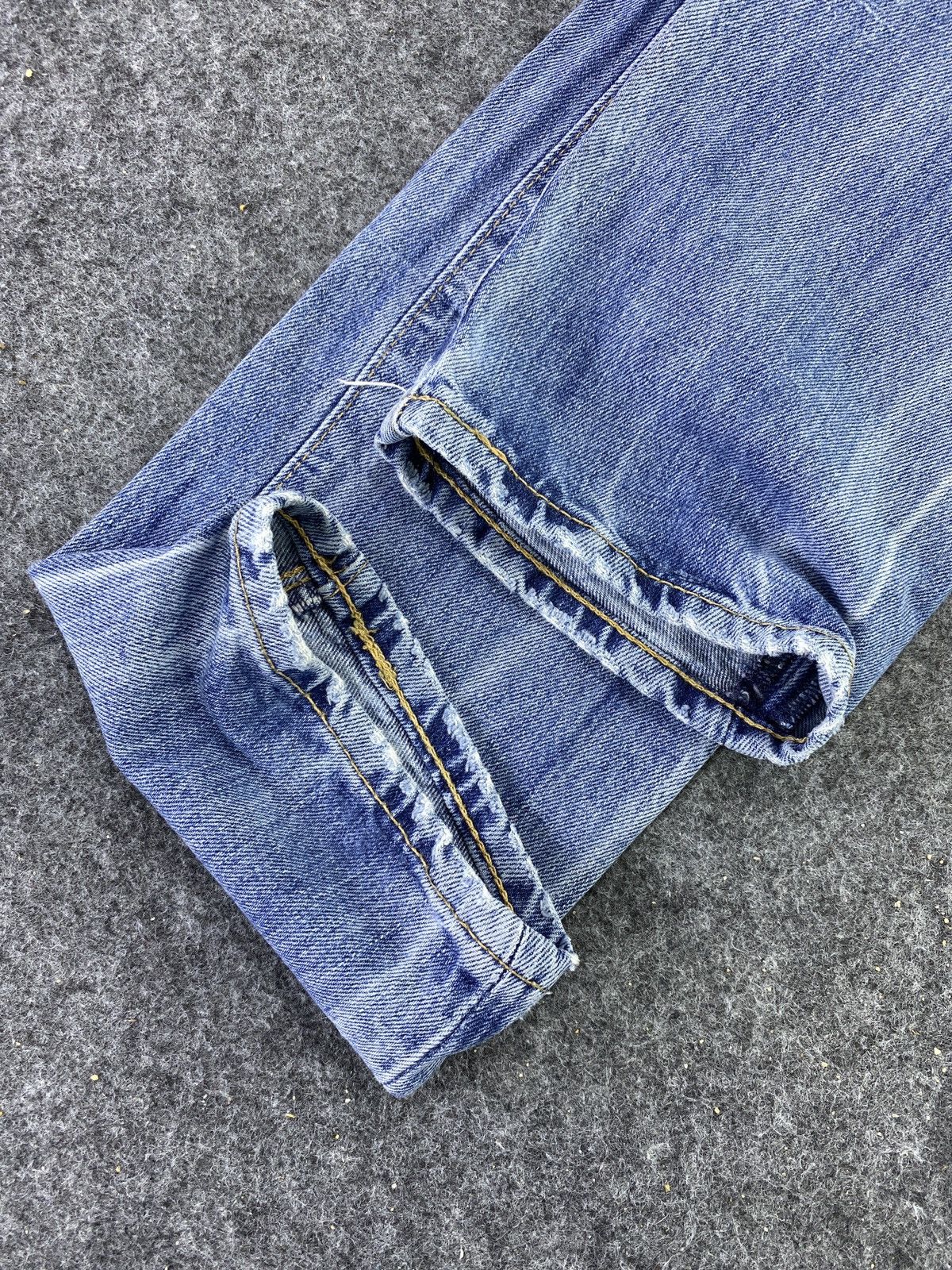 Levi's VINTAGE LEVI'S 511 DISTRESS BLUE WASH JEANS - J676 Size US 32 / EU 48 - 7 Thumbnail