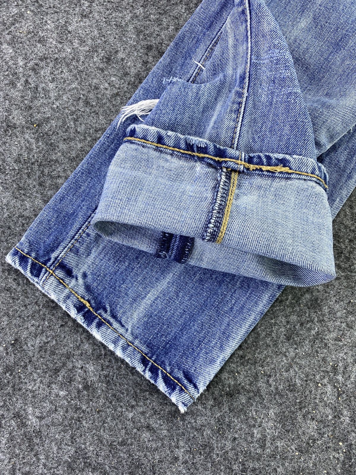 Levi's VINTAGE LEVI'S 511 DISTRESS BLUE WASH JEANS - J676 Size US 32 / EU 48 - 6 Thumbnail