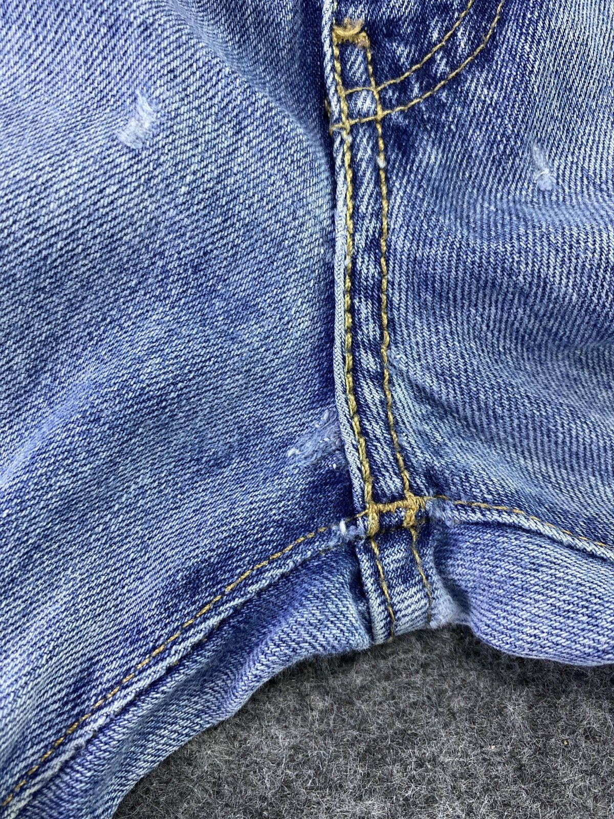 Levi's VINTAGE LEVI'S 511 DISTRESS BLUE WASH JEANS - J676 Size US 32 / EU 48 - 10 Thumbnail