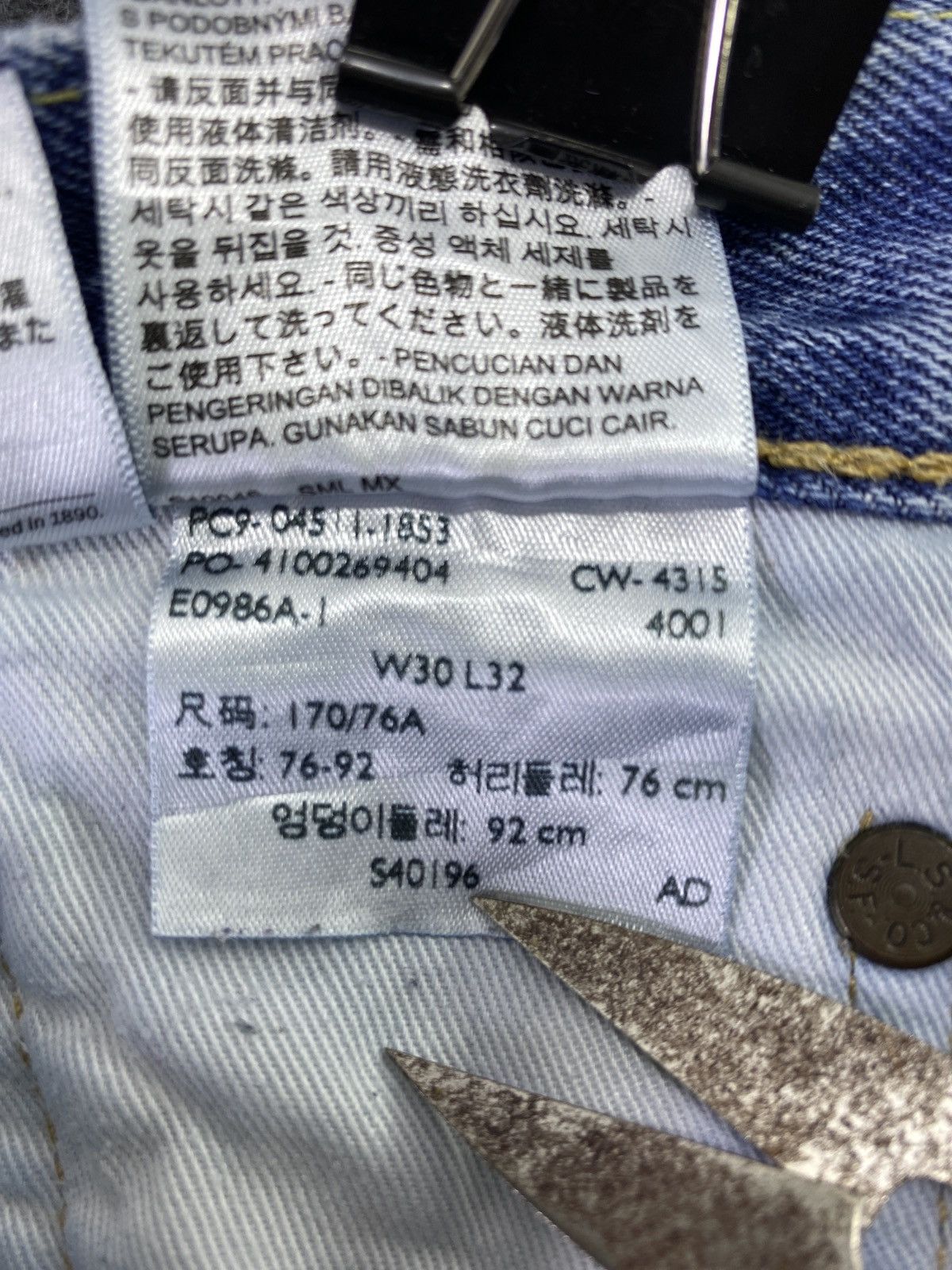 Levi's VINTAGE LEVI'S 511 DISTRESS BLUE WASH JEANS - J676 Size US 32 / EU 48 - 5 Thumbnail