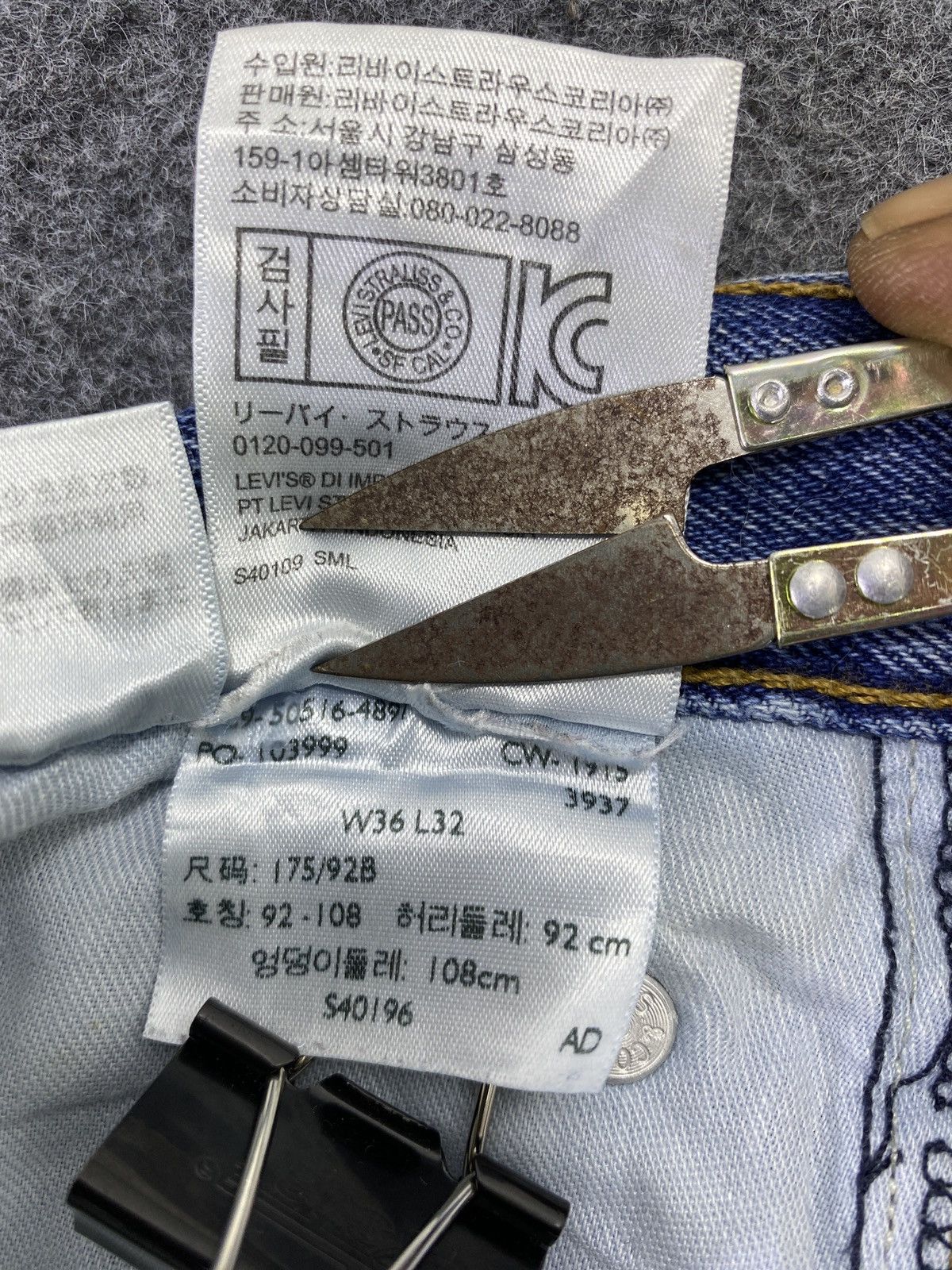 Levi's VINTAGE LEVI'S 516 BLUE JEANS - J679 Size US 35 - 5 Thumbnail