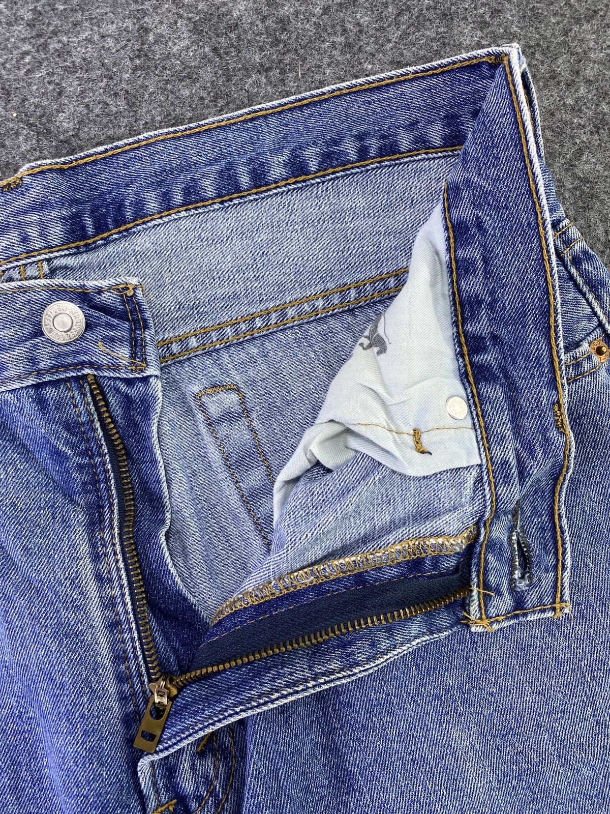 Levi's VINTAGE LEVI'S 516 BLUE JEANS - J679 Size US 35 - 3 Thumbnail