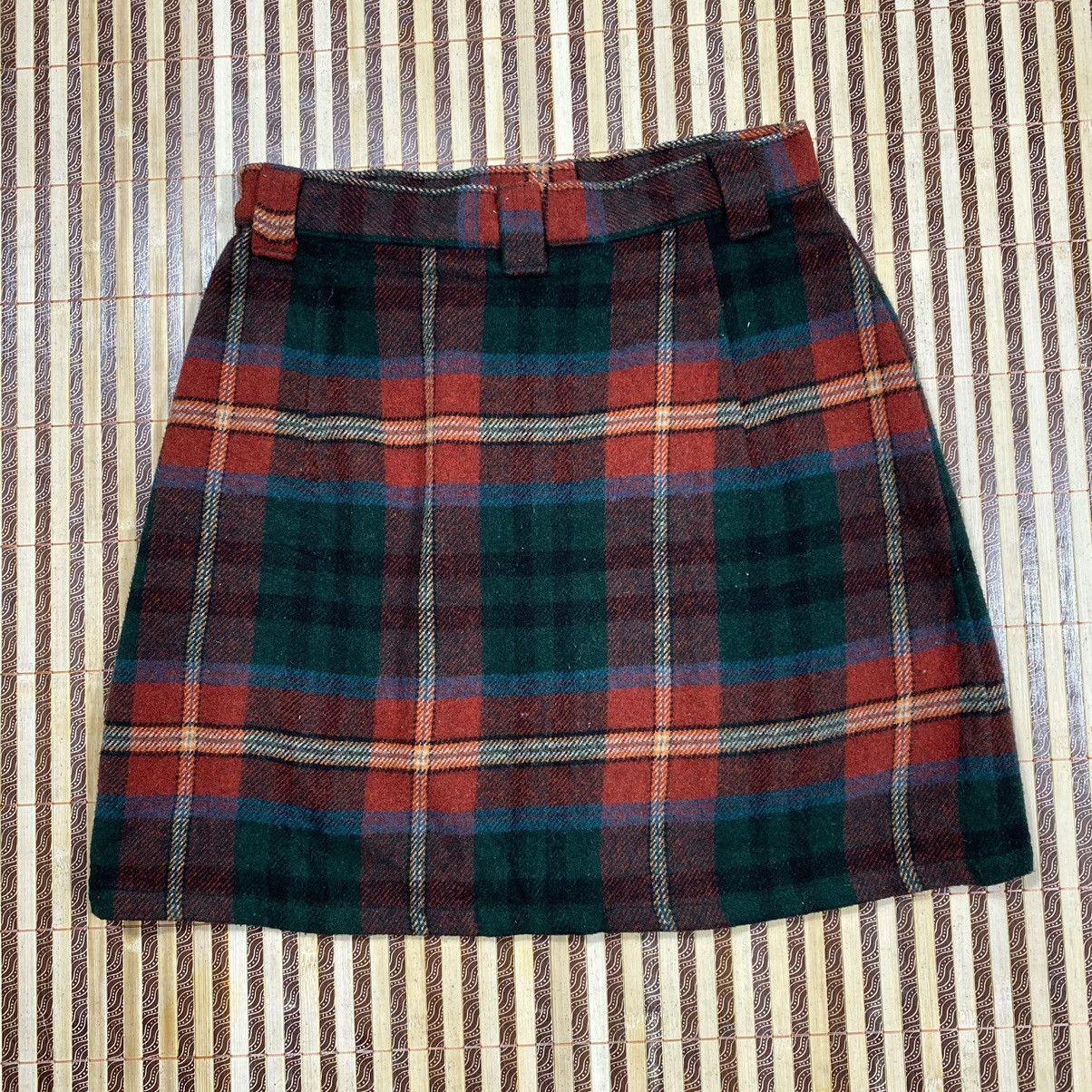 United Colors Of Benetton Scottish Red Tartan Mini Skirt By Benetton Size 27" / US 4 / IT 40 - 2 Thumbnail