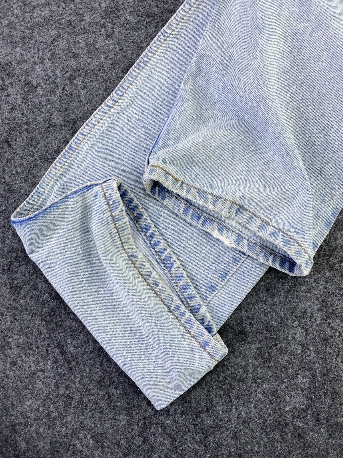 Levi's VINTAGE LEVI'S 505 DISTRESS LIGHT BLUE WASH JEANS - J688 Size US 38 / EU 54 - 8 Thumbnail