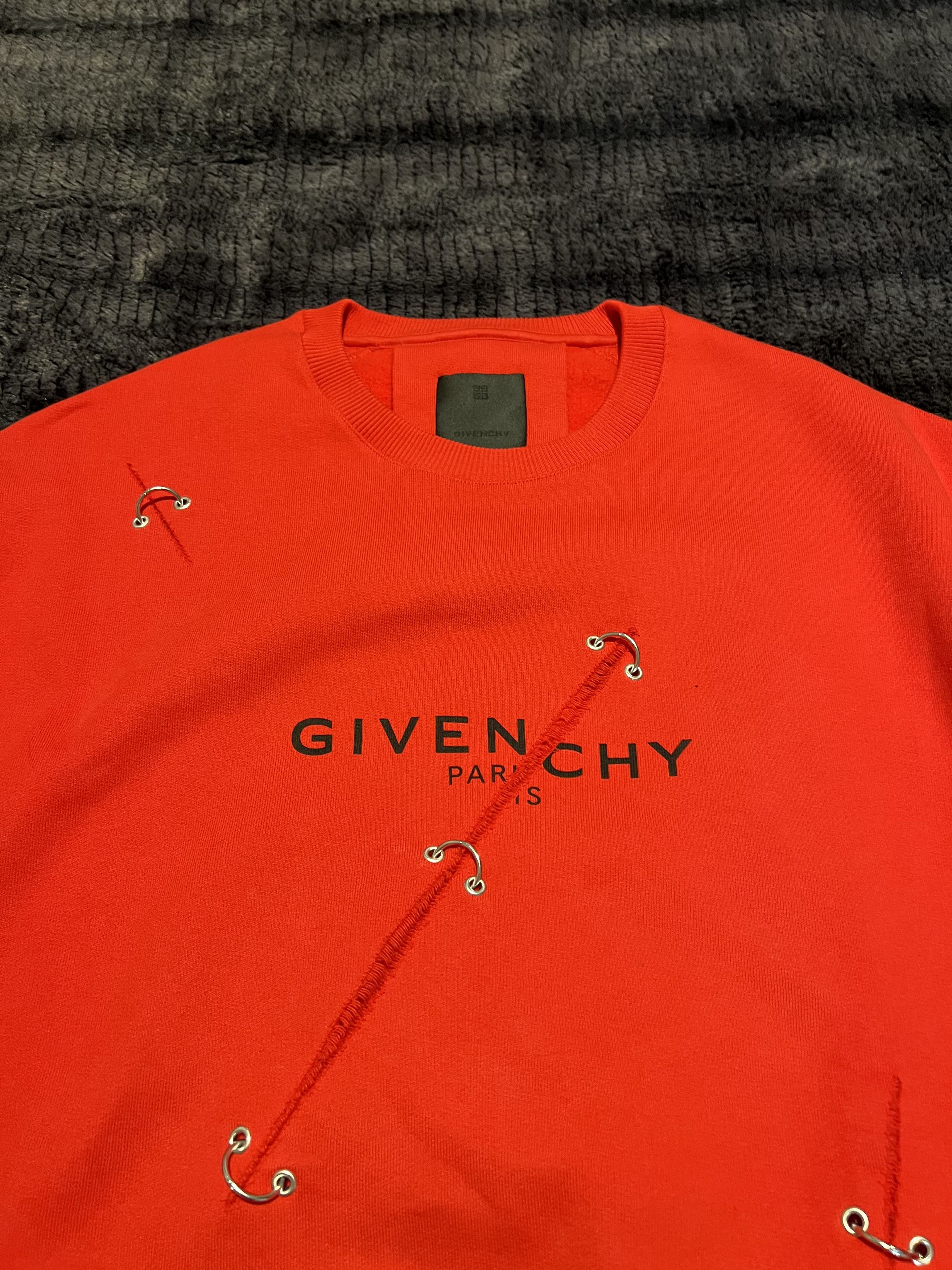 Givenchy Givenchy Red Oversized Metal Detail Crewneck Size US M / EU 48-50 / 2 - 8 Thumbnail