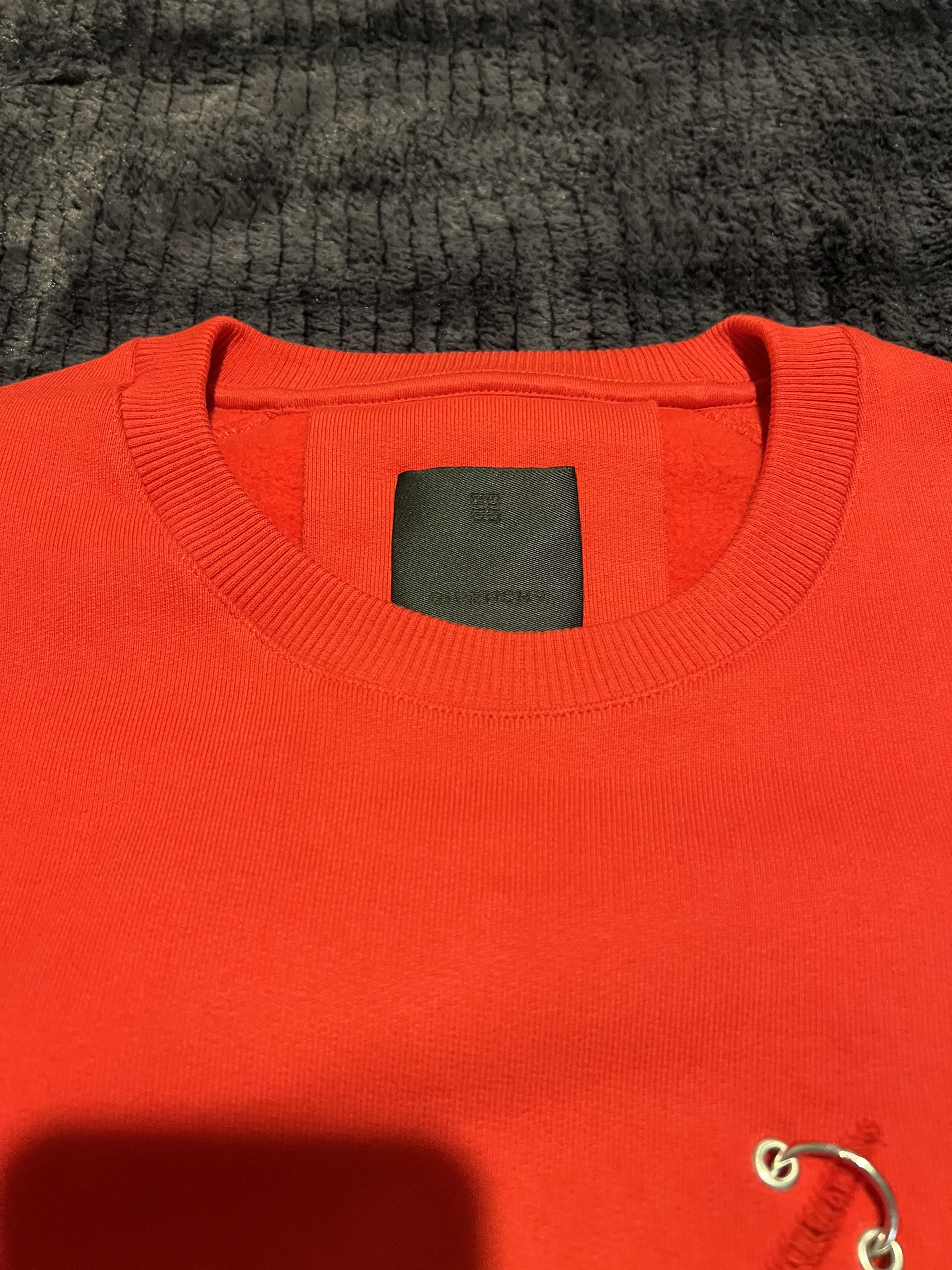 Givenchy Givenchy Red Oversized Metal Detail Crewneck Size US M / EU 48-50 / 2 - 9 Thumbnail